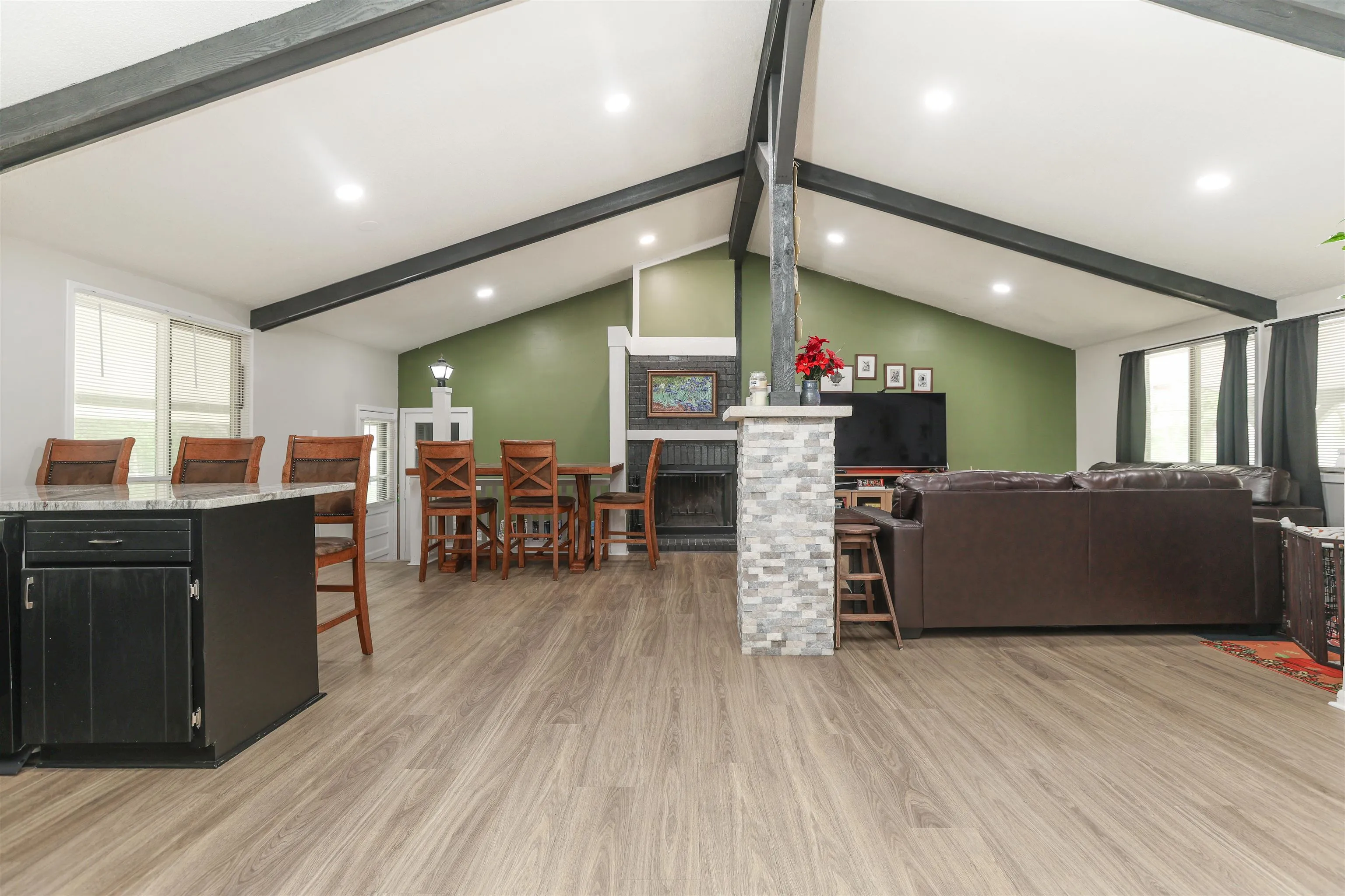 North Newton, Kansas 67117, United States, 2 Bedrooms Bedrooms, ,2 BathroomsBathrooms,Residential,Pending,144290