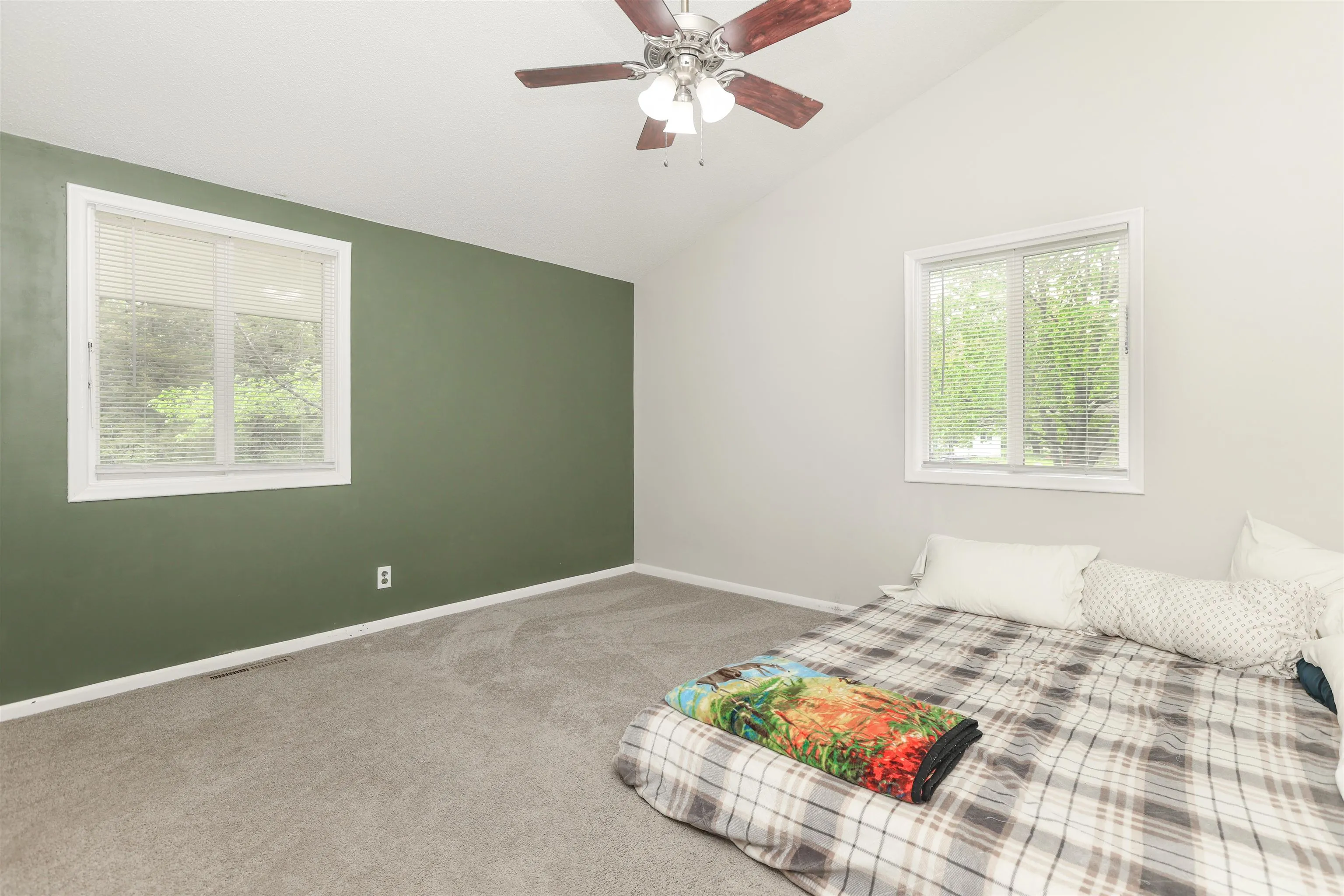 North Newton, Kansas 67117, United States, 2 Bedrooms Bedrooms, ,2 BathroomsBathrooms,Residential,Pending,144290