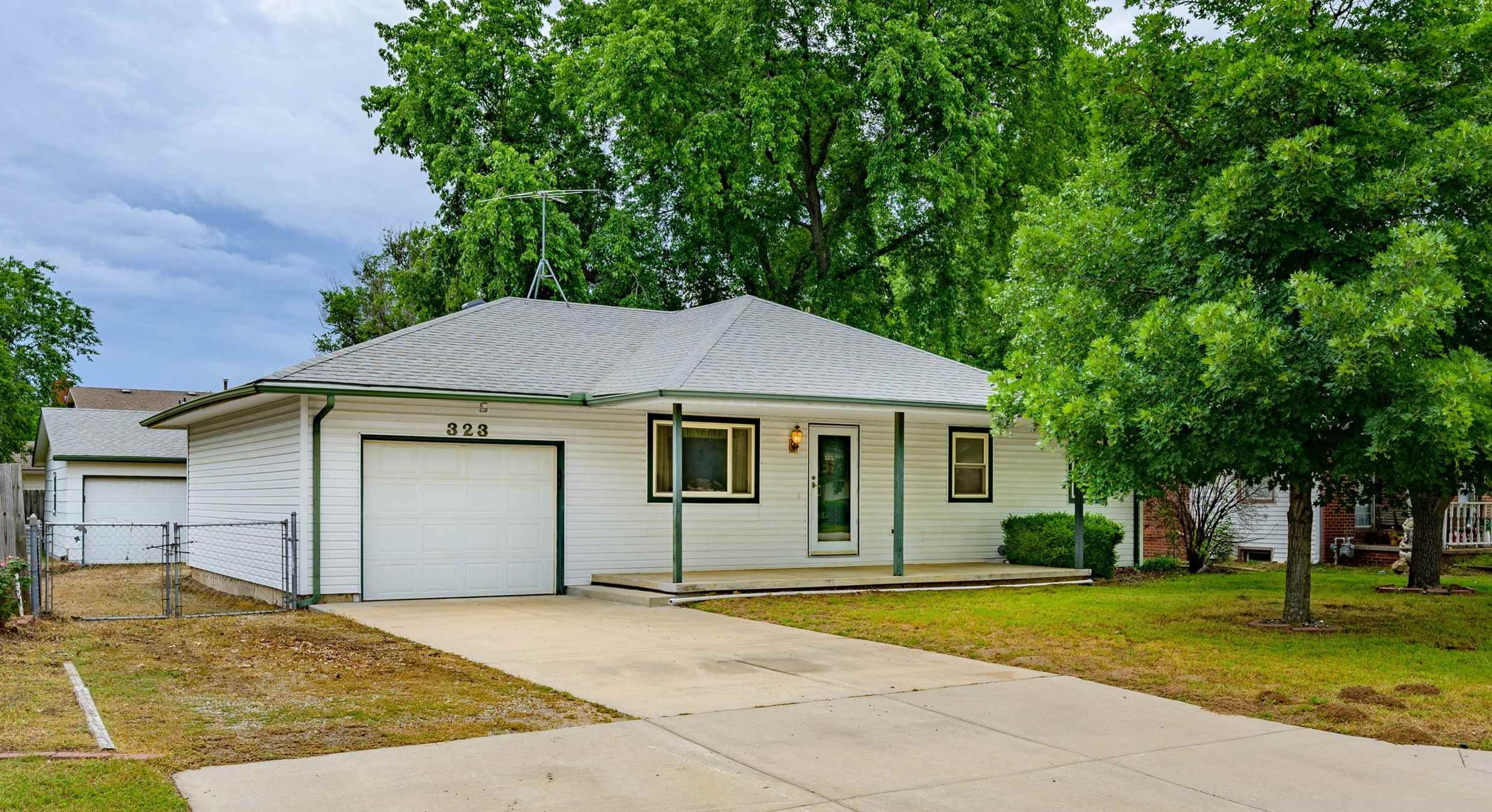 323 S Sunnyside Rd, Haysville, Kansas image 1
