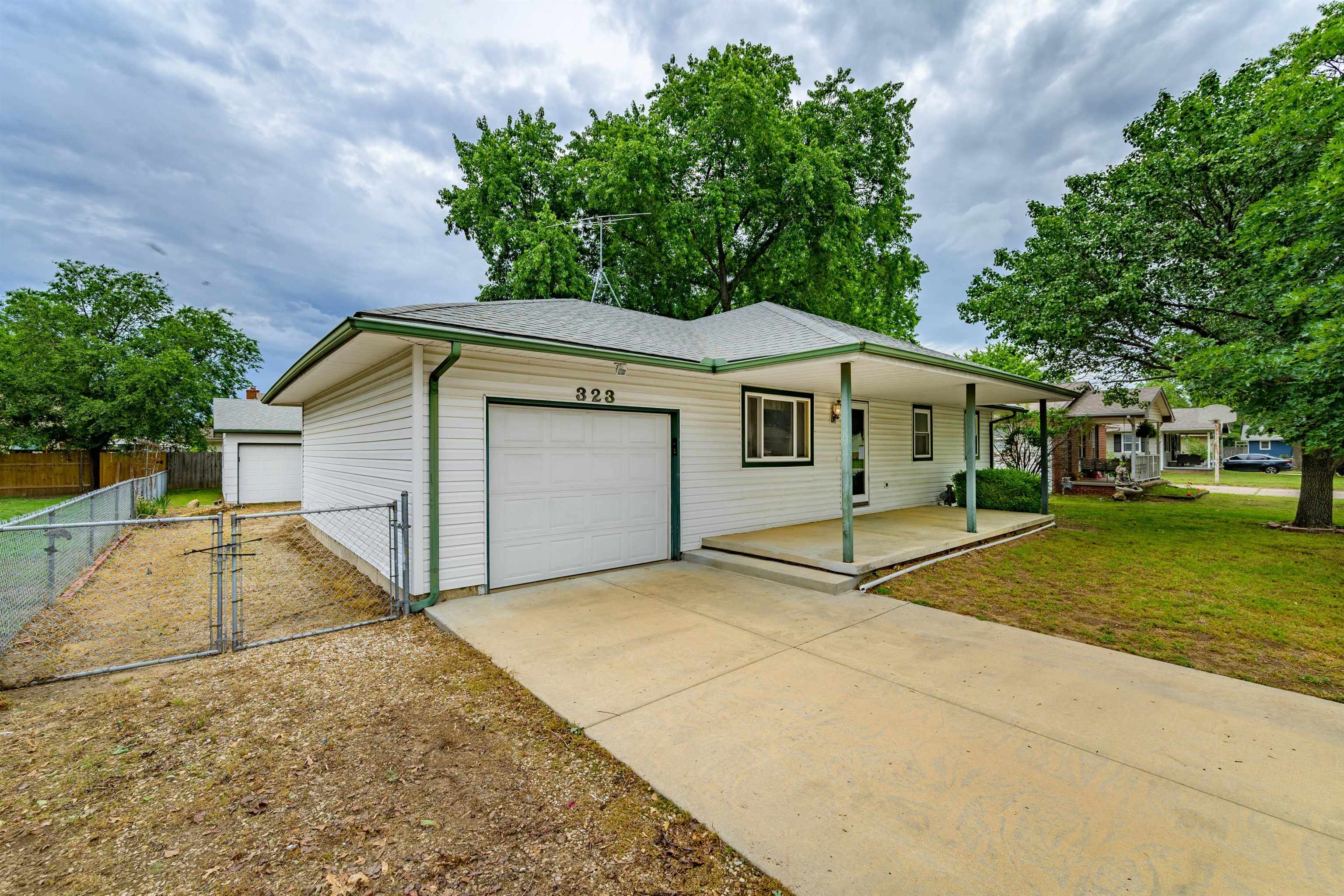 323 S Sunnyside Rd, Haysville, Kansas image 2