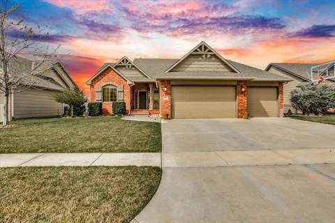 2425 N Sawgrass Ct, Derby, KS MLS: 652650