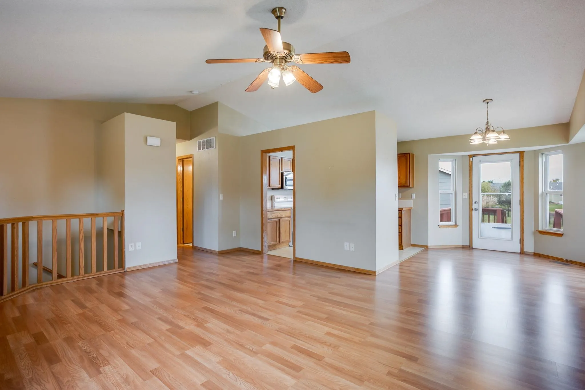 Wichita, Kansas 67209, United States, 3 Bedrooms Bedrooms, ,3 BathroomsBathrooms,Residential,Pending,247602