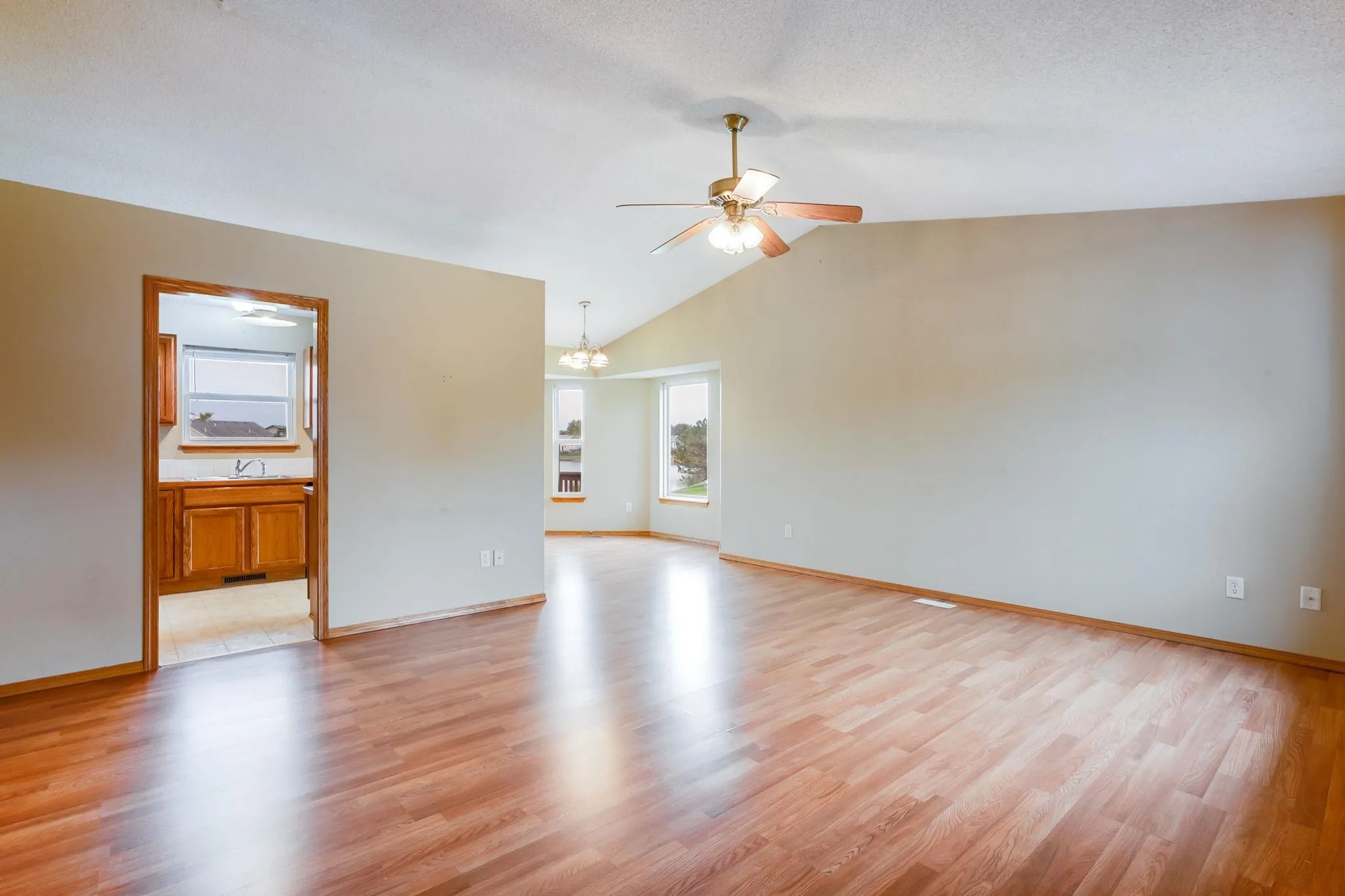 Wichita, Kansas 67209, United States, 3 Bedrooms Bedrooms, ,3 BathroomsBathrooms,Residential,Pending,247602