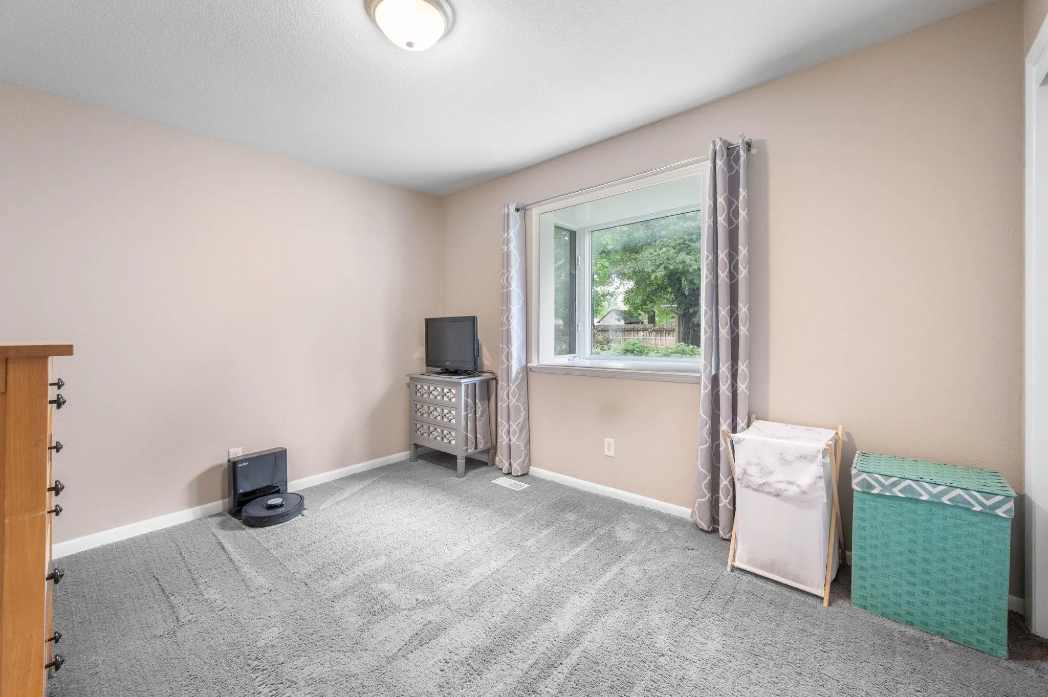 Wichita, Kansas 67212, United States, 3 Bedrooms Bedrooms, ,3 BathroomsBathrooms,Residential,Pending,135509