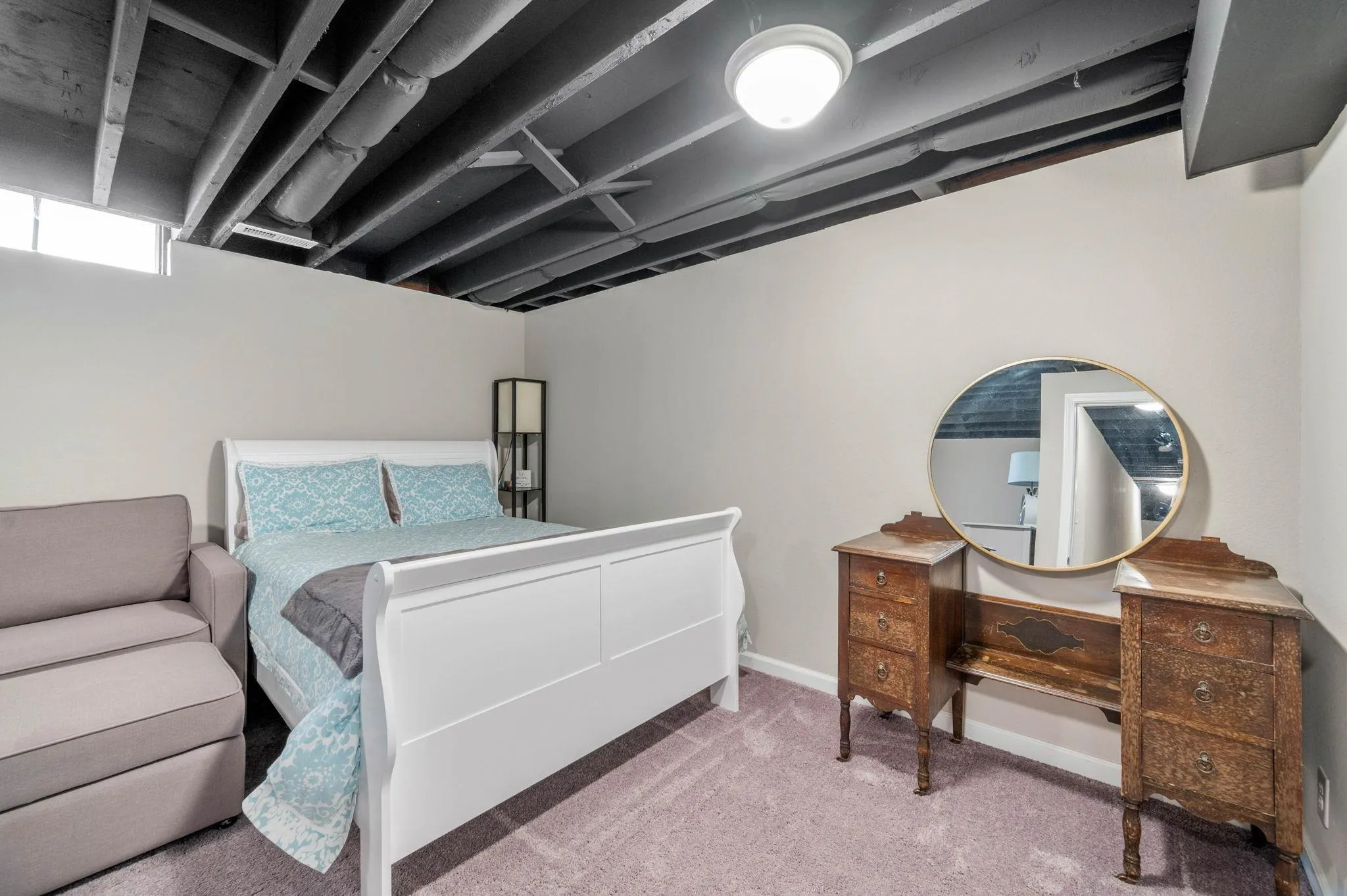 Wichita, Kansas 67212, United States, 3 Bedrooms Bedrooms, ,3 BathroomsBathrooms,Residential,Pending,135509