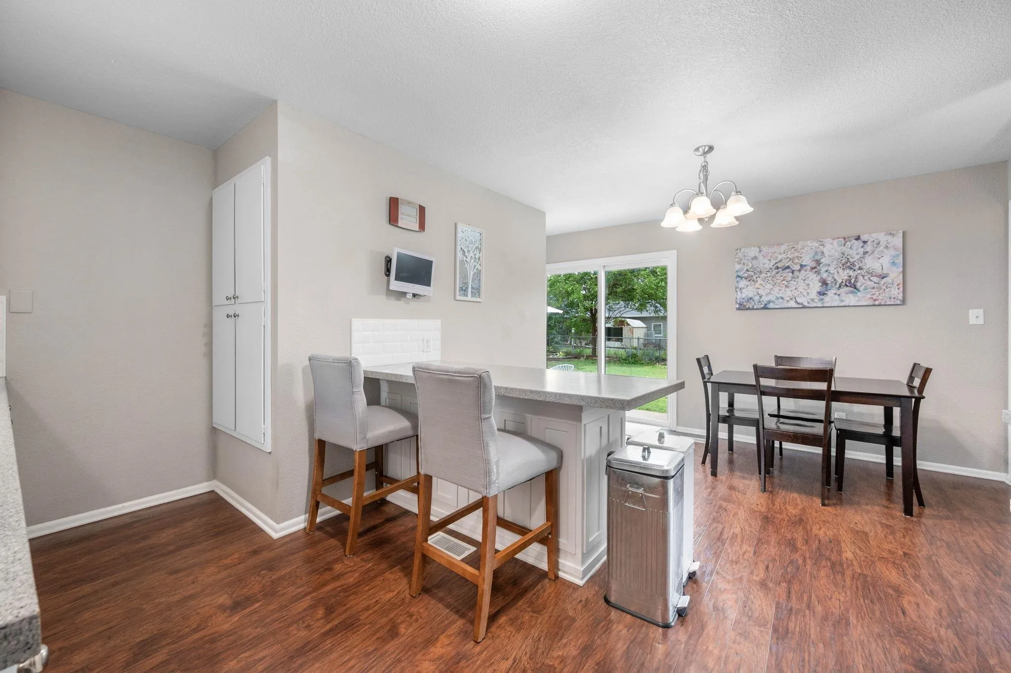 Wichita, Kansas 67212, United States, 3 Bedrooms Bedrooms, ,3 BathroomsBathrooms,Residential,Pending,135509