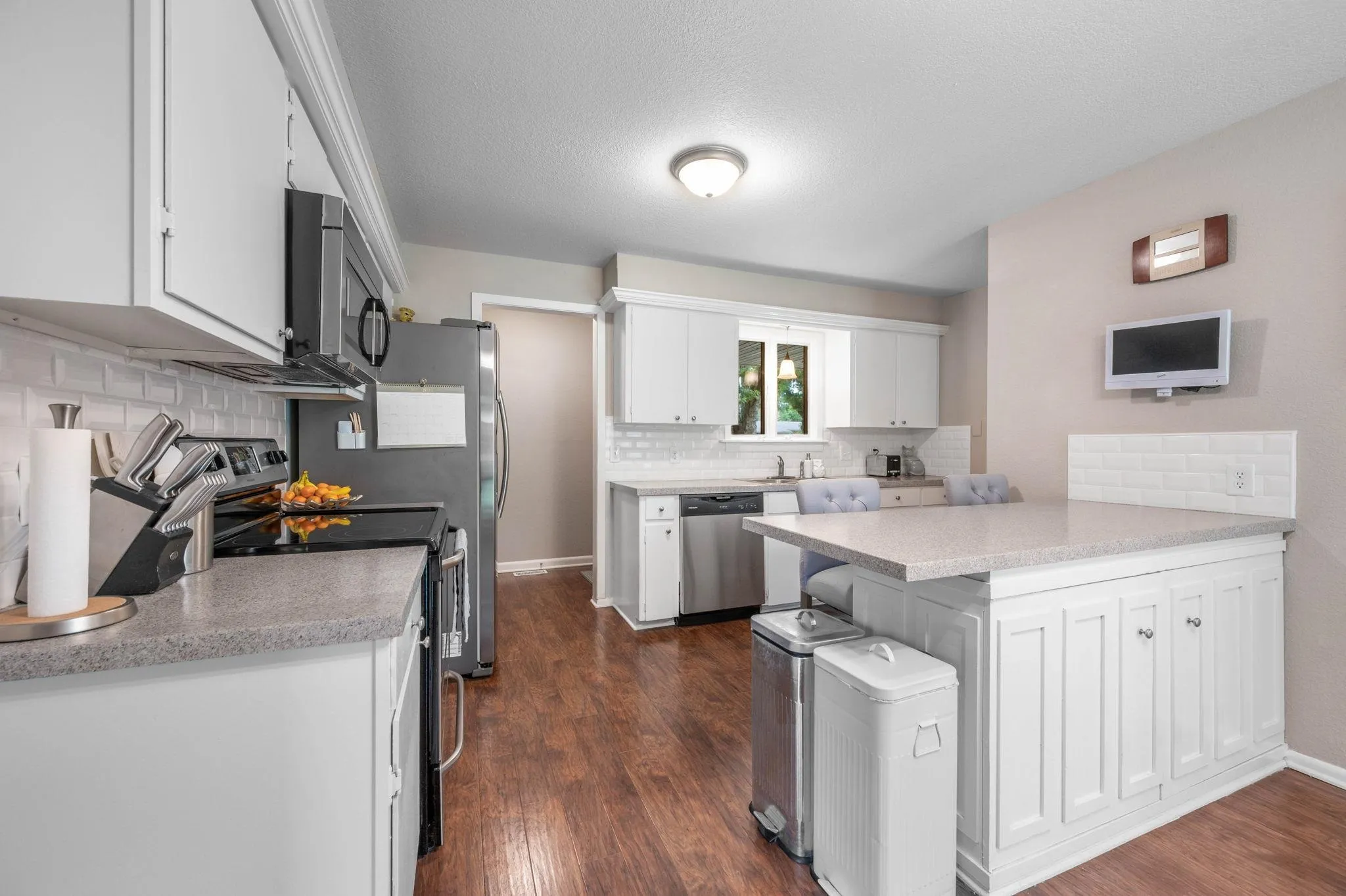 Wichita, Kansas 67212, United States, 3 Bedrooms Bedrooms, ,3 BathroomsBathrooms,Residential,Pending,135509