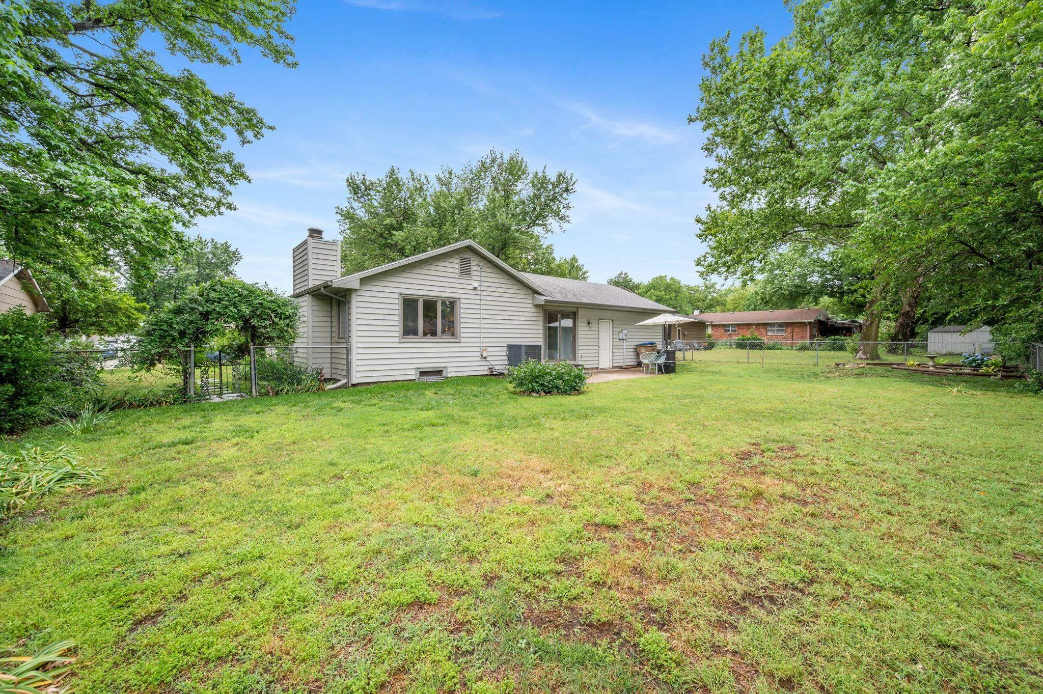 Wichita, Kansas 67212, United States, 3 Bedrooms Bedrooms, ,3 BathroomsBathrooms,Residential,Pending,135509