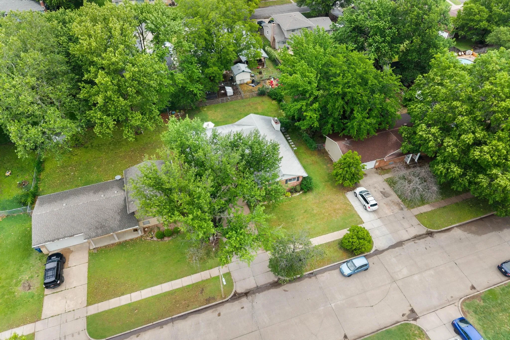 Wichita, Kansas 67212, United States, 3 Bedrooms Bedrooms, ,3 BathroomsBathrooms,Residential,Pending,135509