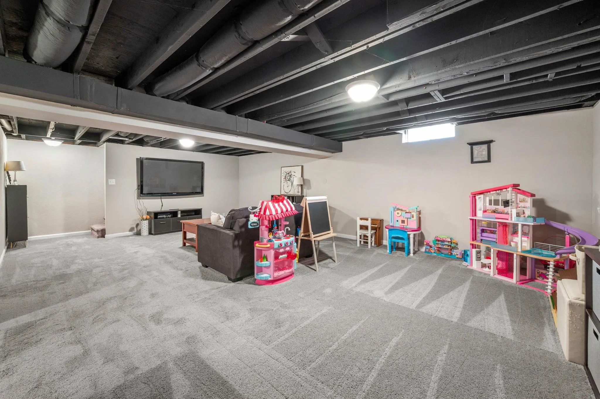 Wichita, Kansas 67212, United States, 3 Bedrooms Bedrooms, ,3 BathroomsBathrooms,Residential,Pending,135509