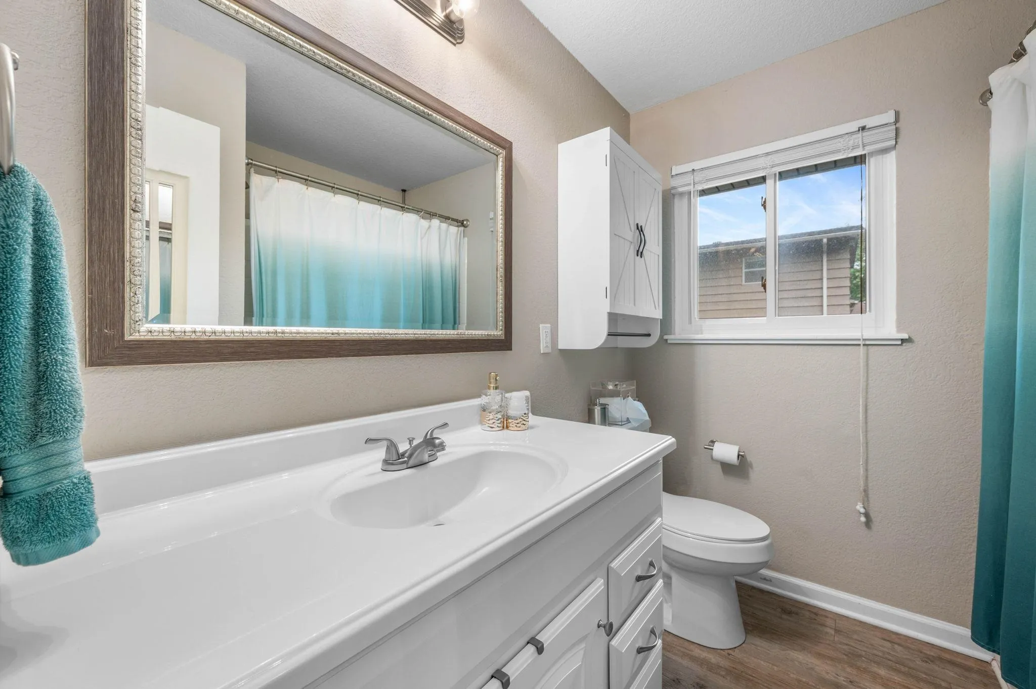 Wichita, Kansas 67212, United States, 3 Bedrooms Bedrooms, ,3 BathroomsBathrooms,Residential,Pending,135509