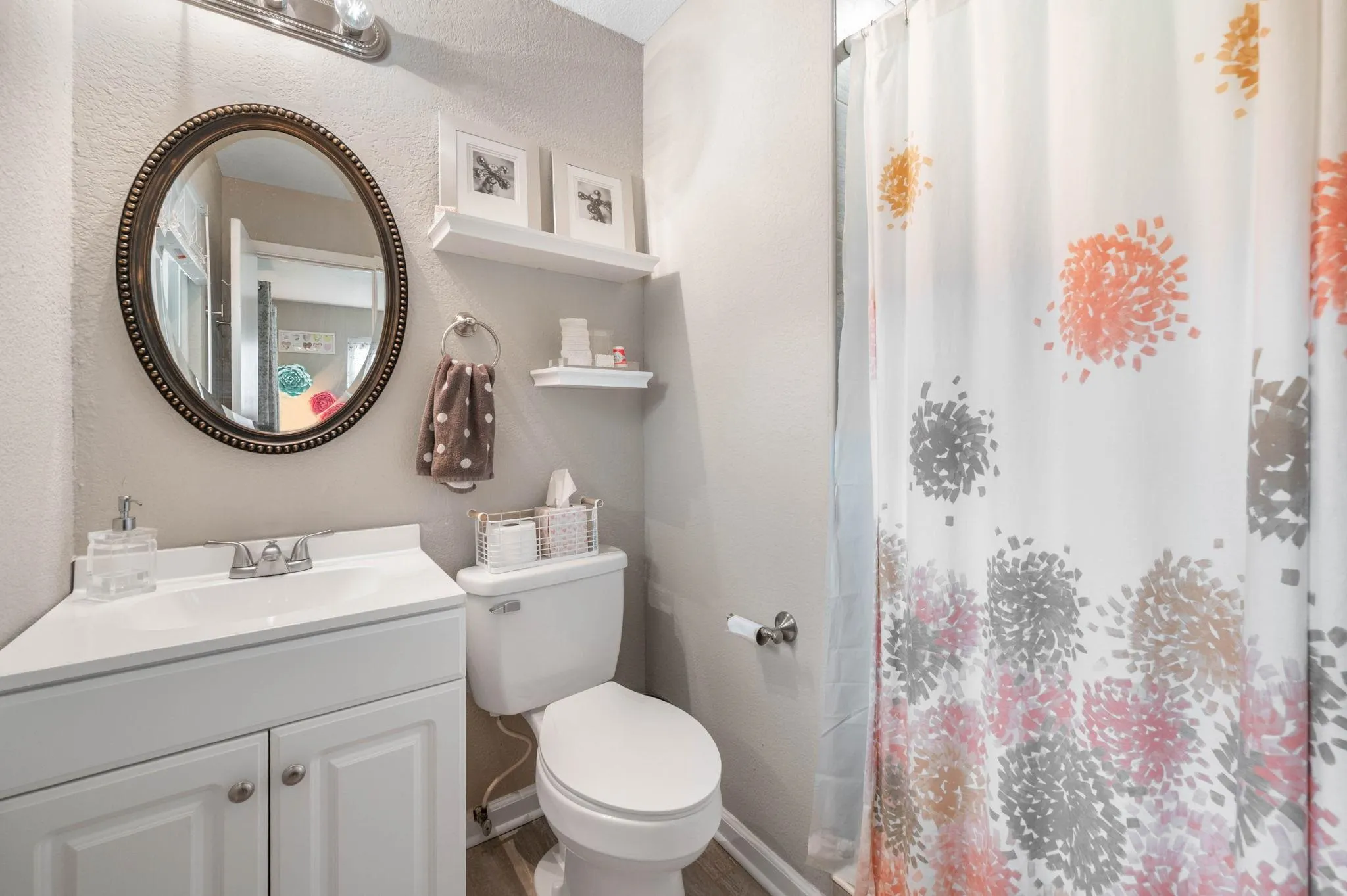 Wichita, Kansas 67212, United States, 3 Bedrooms Bedrooms, ,3 BathroomsBathrooms,Residential,Pending,135509