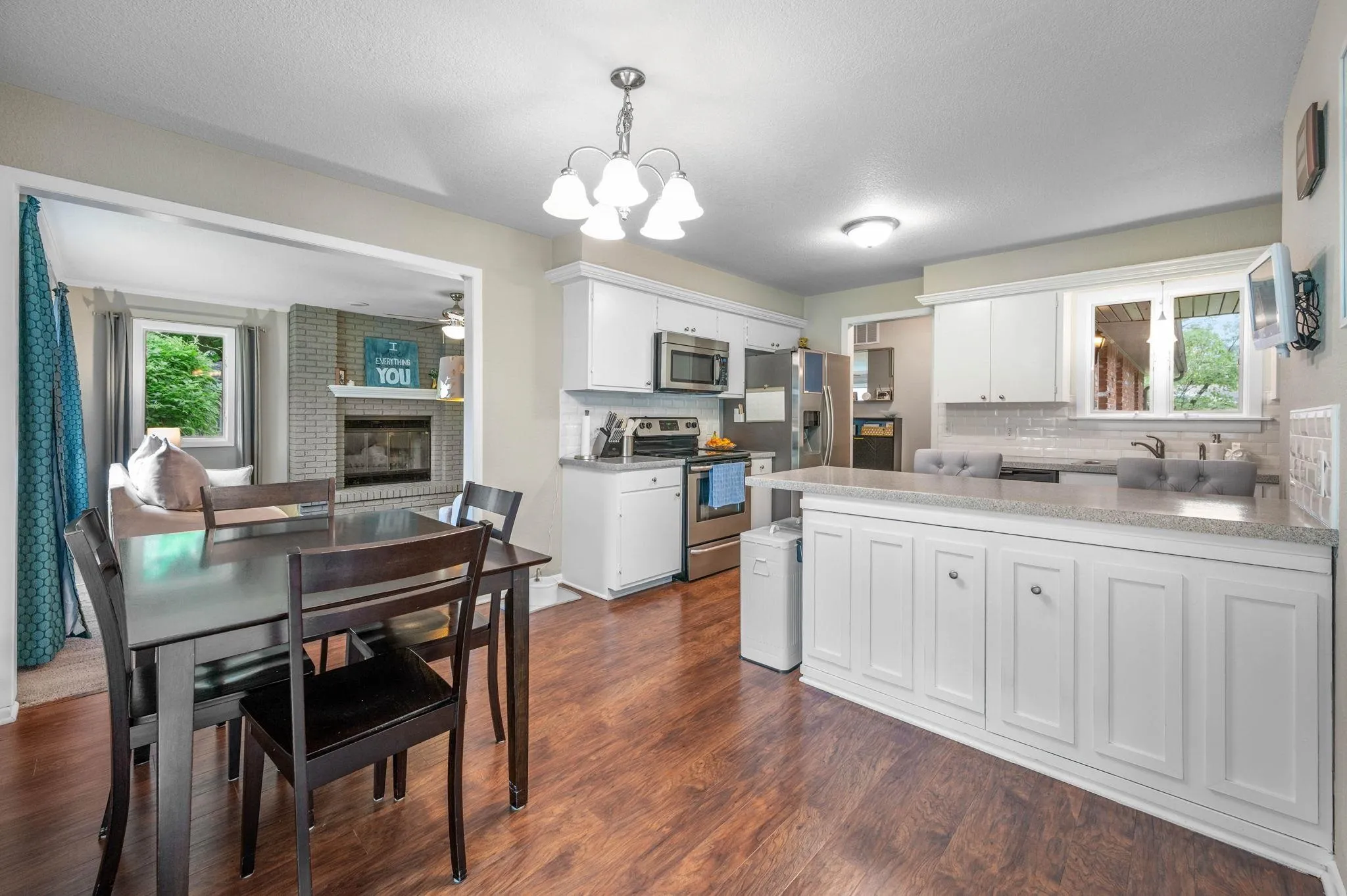 Wichita, Kansas 67212, United States, 3 Bedrooms Bedrooms, ,3 BathroomsBathrooms,Residential,Pending,135509