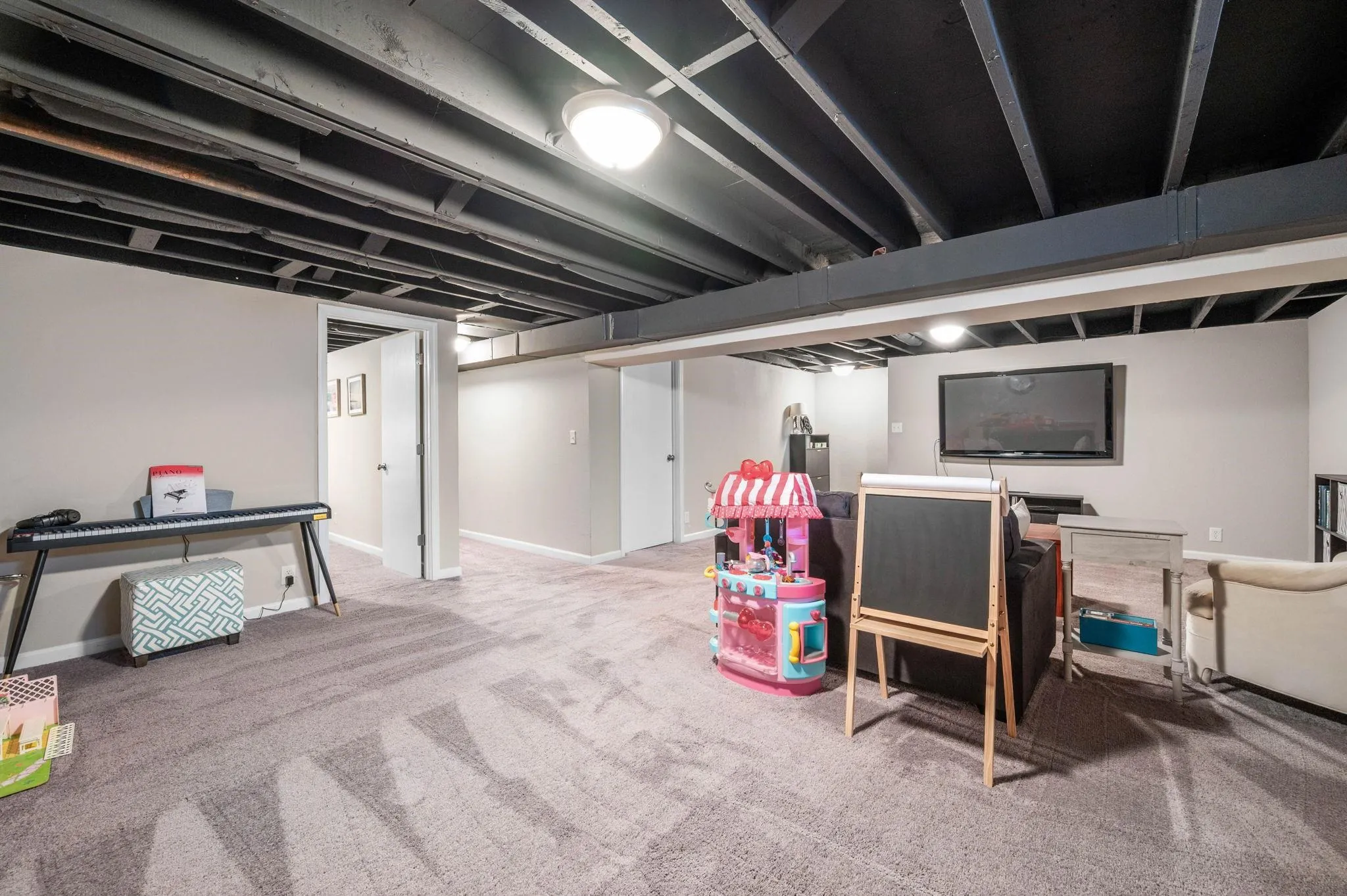 Wichita, Kansas 67212, United States, 3 Bedrooms Bedrooms, ,3 BathroomsBathrooms,Residential,Pending,135509