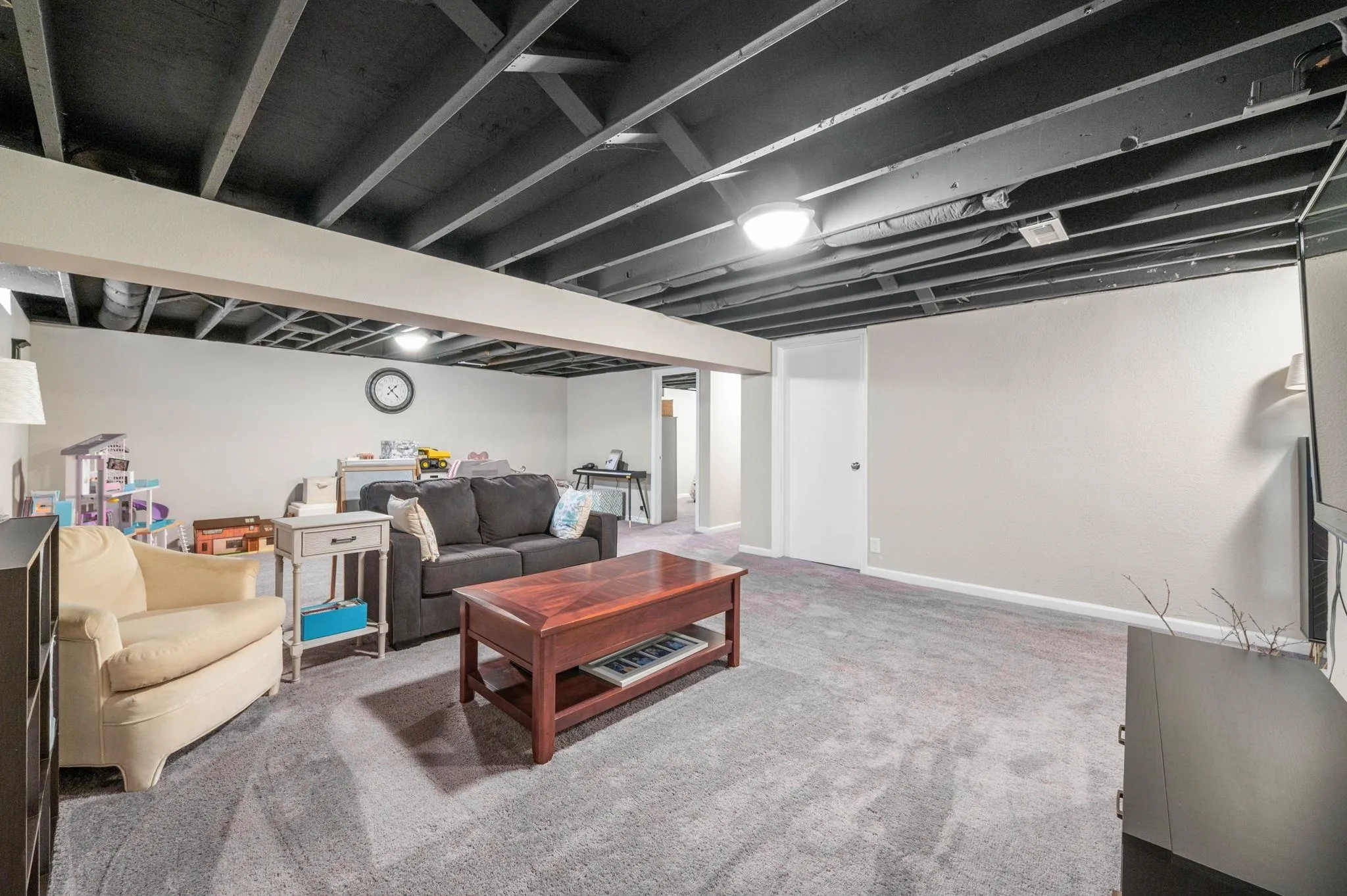 Wichita, Kansas 67212, United States, 3 Bedrooms Bedrooms, ,3 BathroomsBathrooms,Residential,Pending,135509