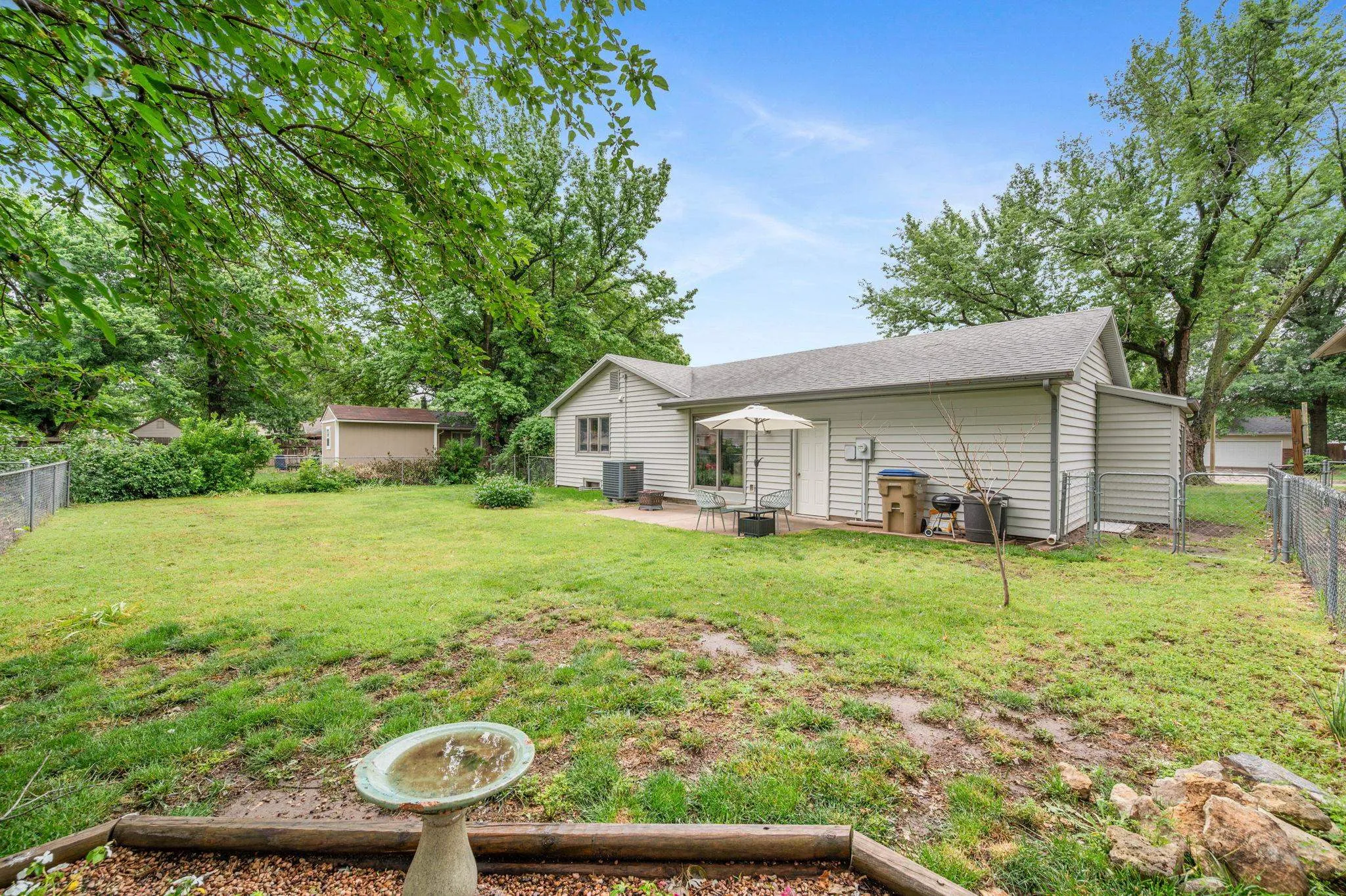 Wichita, Kansas 67212, United States, 3 Bedrooms Bedrooms, ,3 BathroomsBathrooms,Residential,Pending,135509