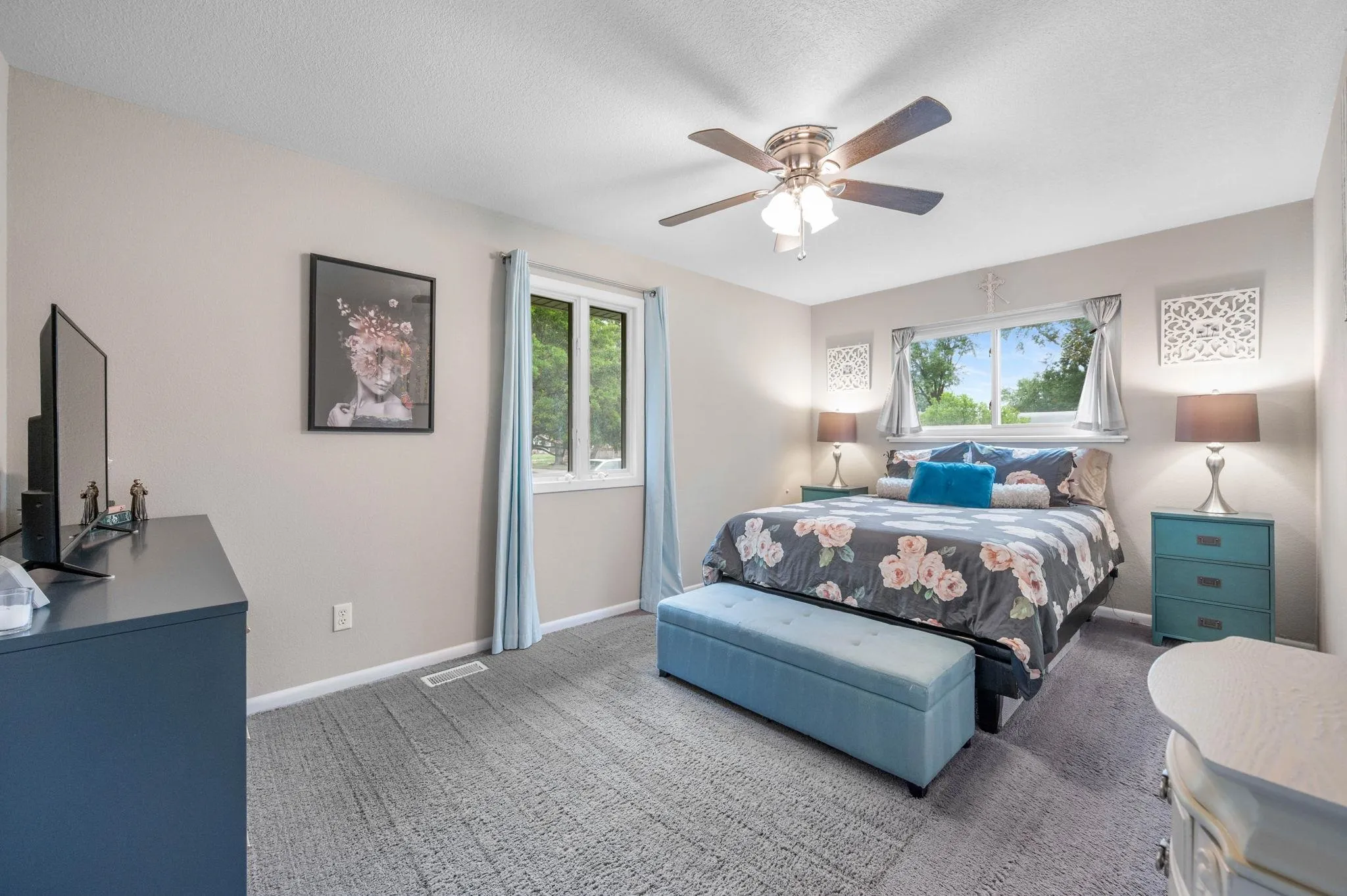 Wichita, Kansas 67212, United States, 3 Bedrooms Bedrooms, ,3 BathroomsBathrooms,Residential,Pending,135509