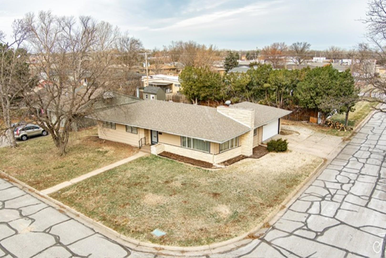 843 Mellinger Dr, Salina, Kansas image 2