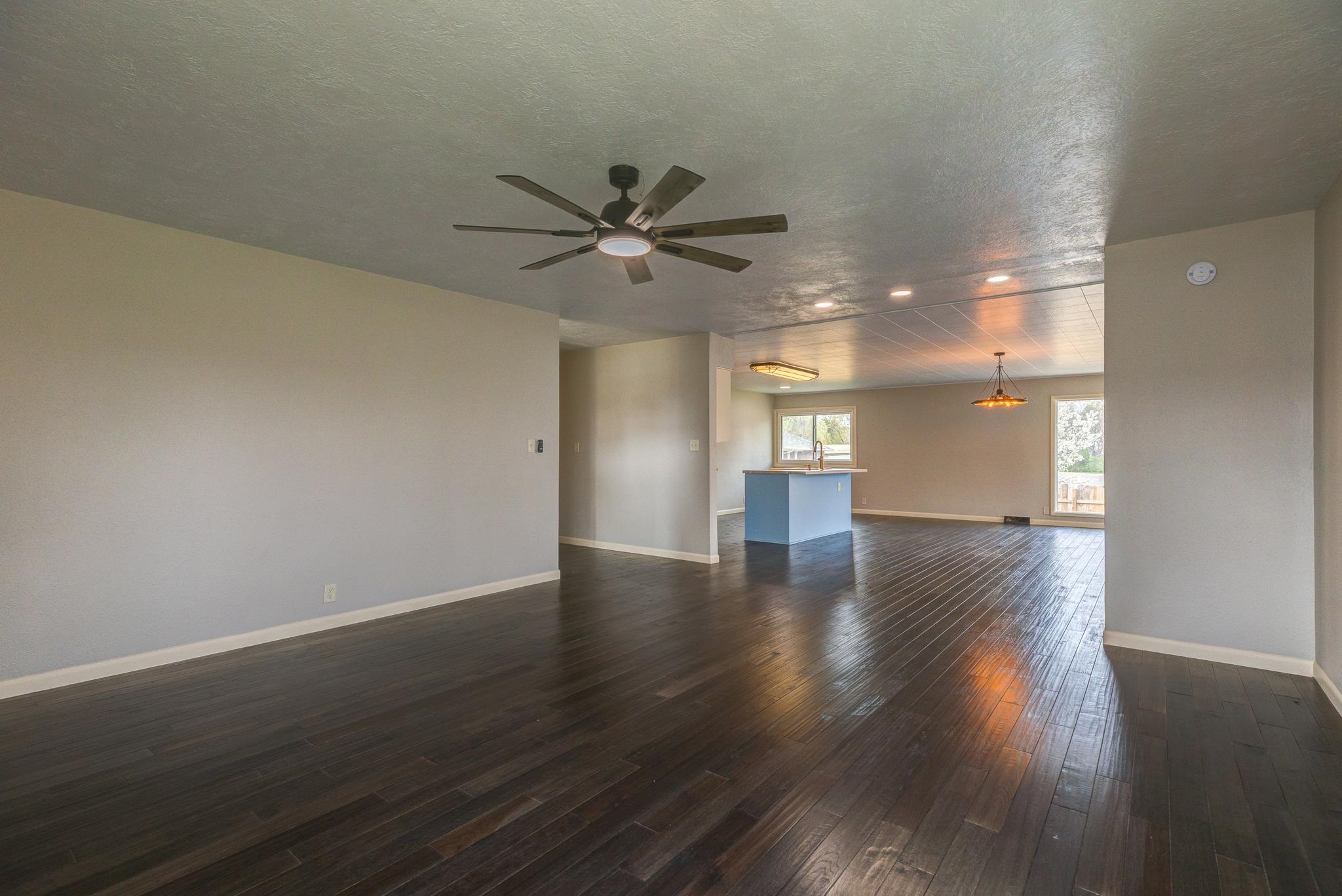 619 Guernsey Dr, Salina, Kansas image 3