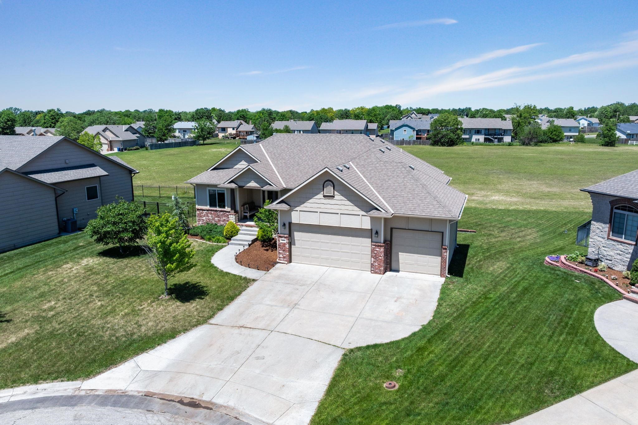 602 E Stone Lake Cir, Augusta, Kansas image 1