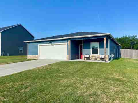 Homes For Sale - 1305 Skyview Dr<br/> Butler County, El Dorado, KS 67042