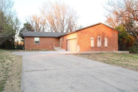 Homes For Sale - 316 Sherman Dr<br/> Harvey County, Newton, KS 67114