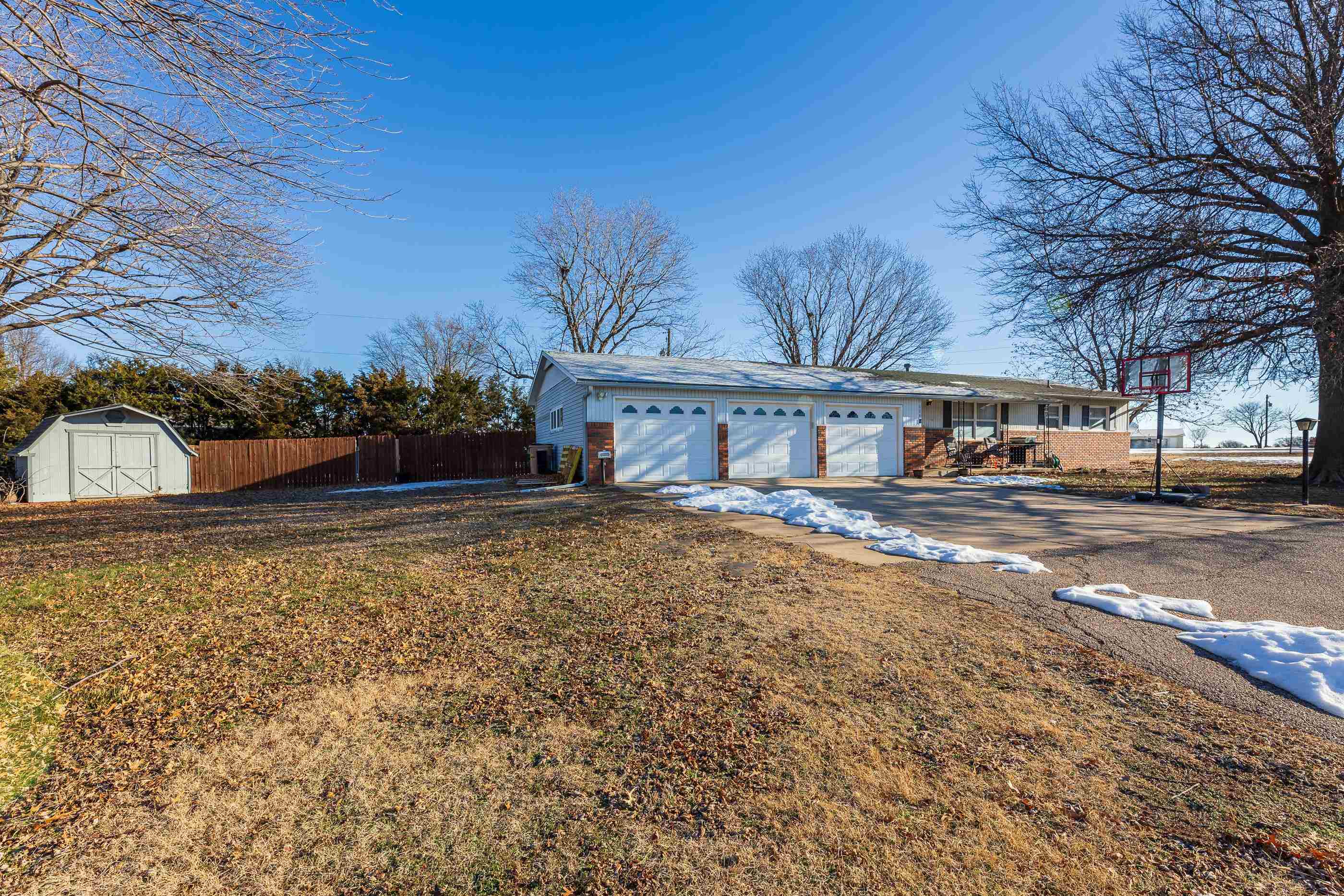 904 N Wheatland Dr, Buhler, Kansas image 2