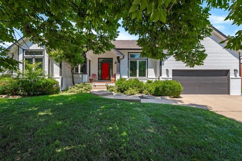 Photo of 8024 E Greenbriar Ct, Wichita, KS 67226 (MLS # 669621)