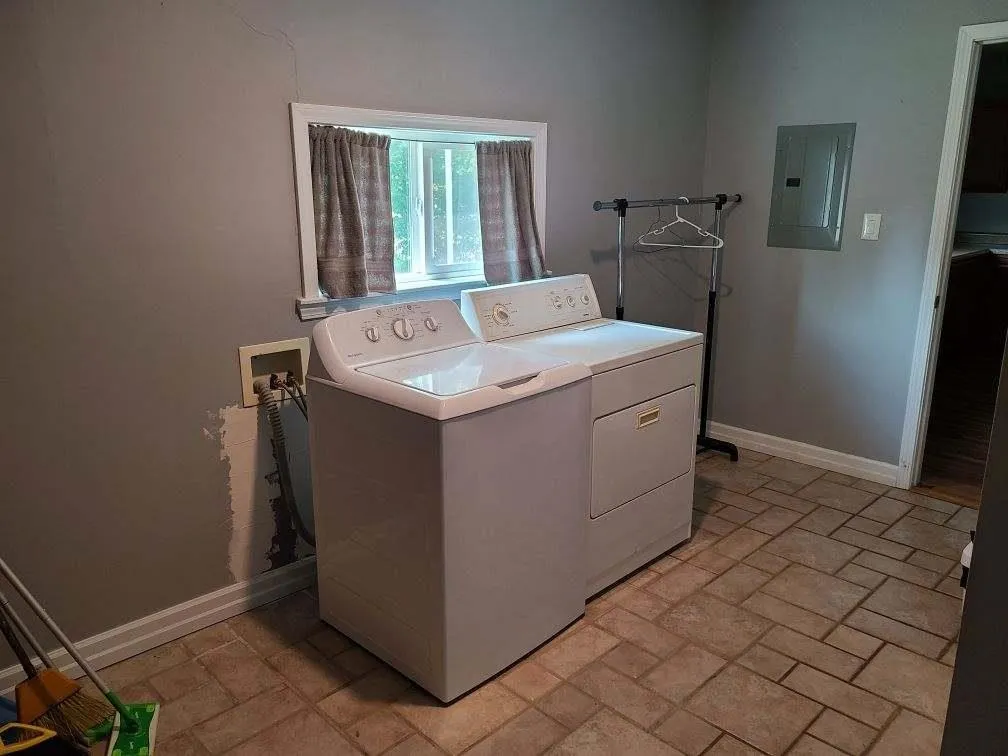 Winfield, Kansas 67156, United States, 3 Bedrooms Bedrooms, ,1 BathroomBathrooms,Residential,Active,189091