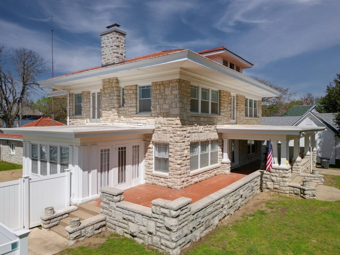 411 N B St, Arkansas City, Kansas image 2