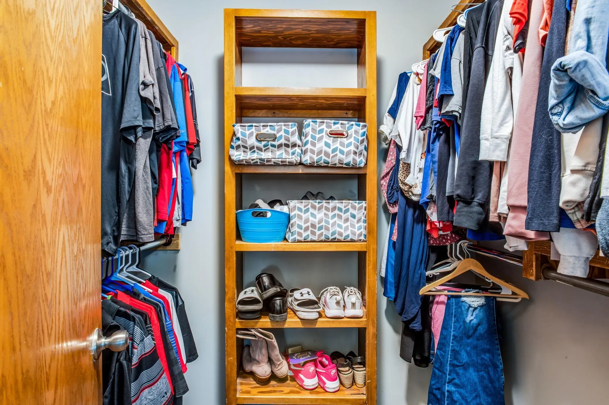 Wichita, Kansas 67212, United States, 5 Bedrooms Bedrooms, ,3 BathroomsBathrooms,Residential,Active,150500