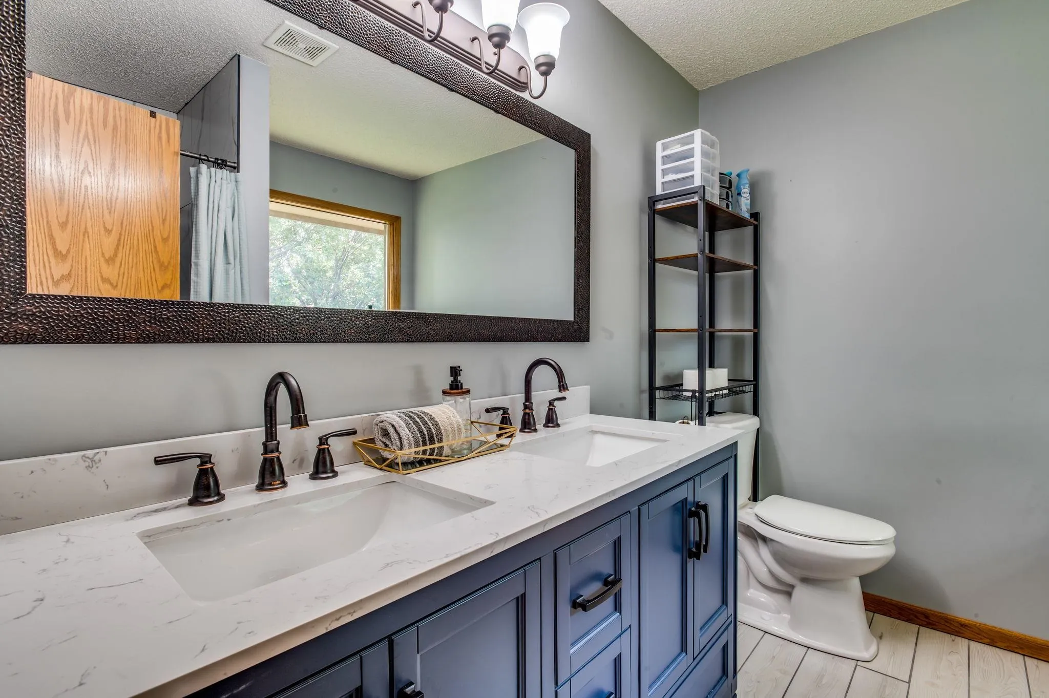 Wichita, Kansas 67212, United States, 5 Bedrooms Bedrooms, ,3 BathroomsBathrooms,Residential,Active,150500