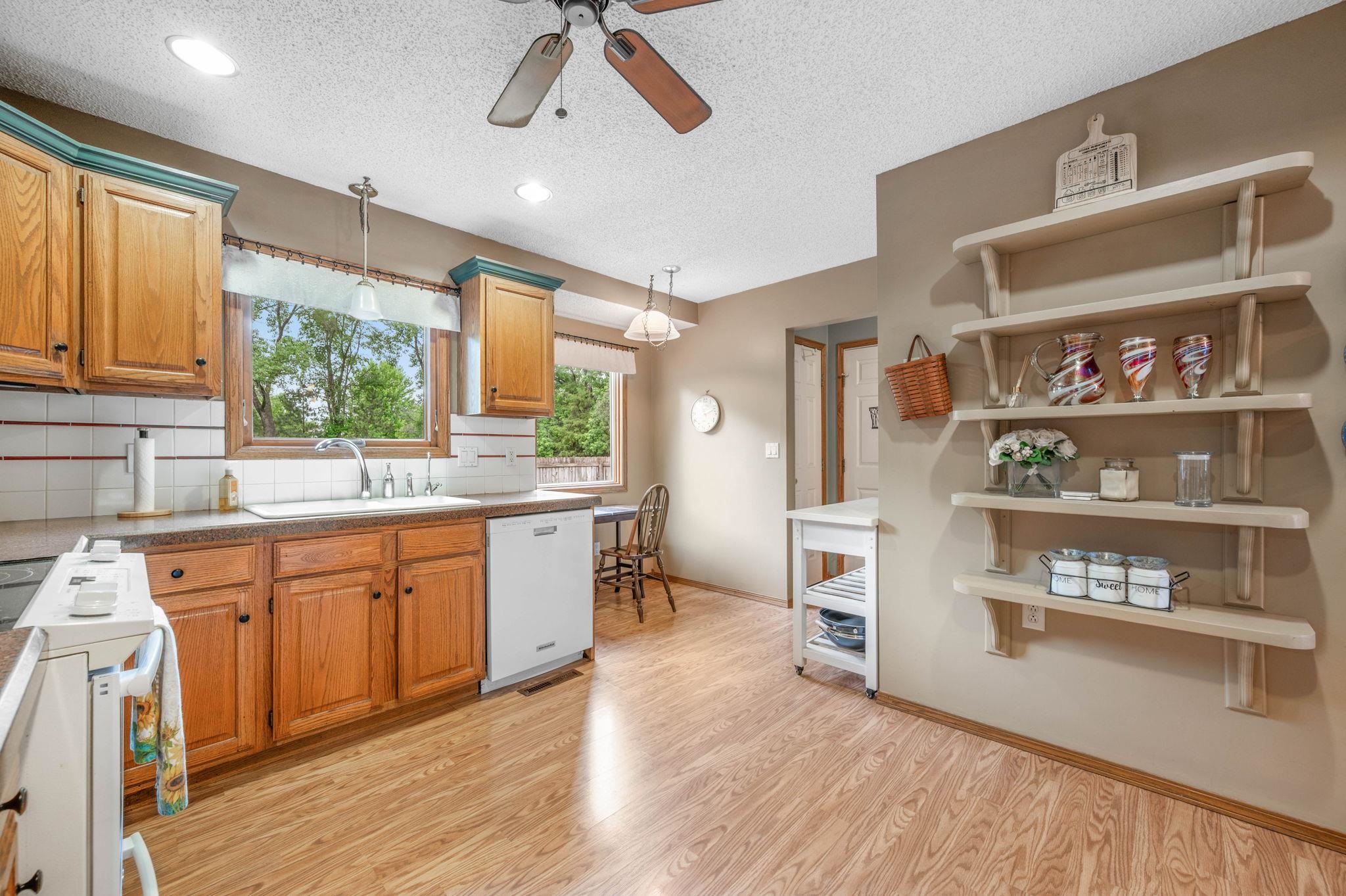 3222 Mourning Dove Ln, Newton, Kansas image 12