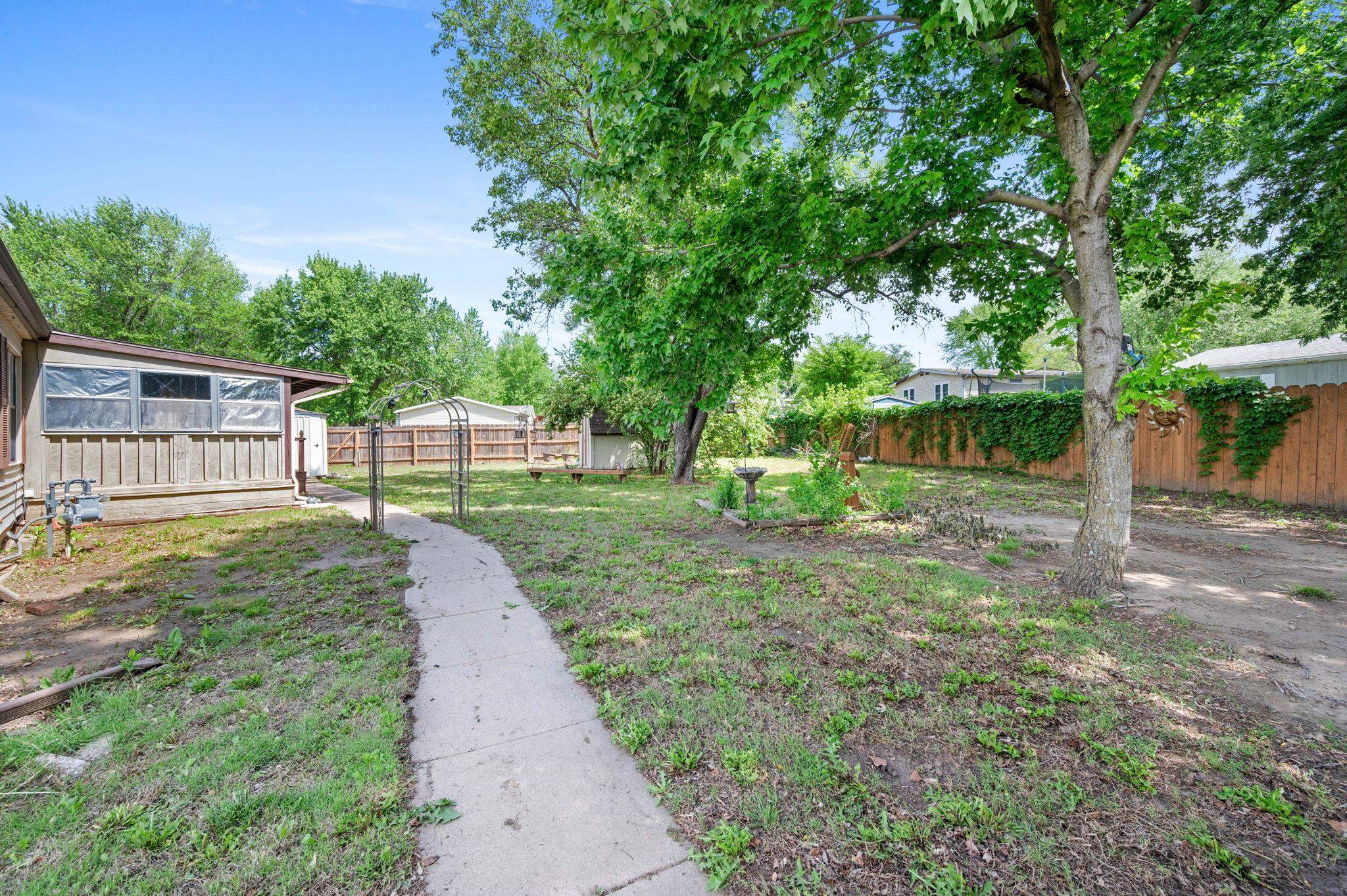 4866 S Bluff St, Wichita, Kansas image 24