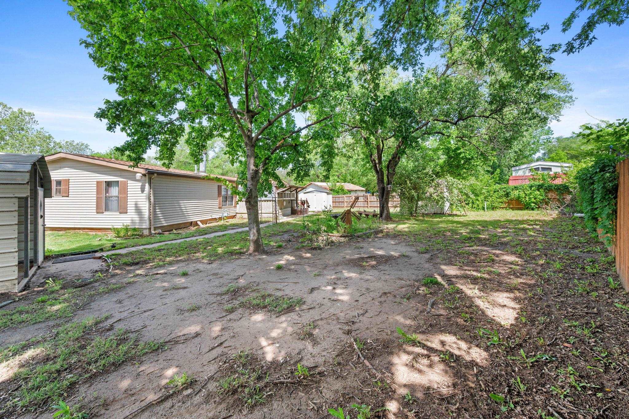 4866 S Bluff St, Wichita, Kansas image 25