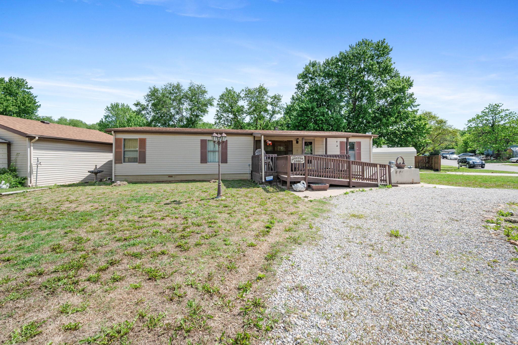 4866 S Bluff St, Wichita, Kansas image 3