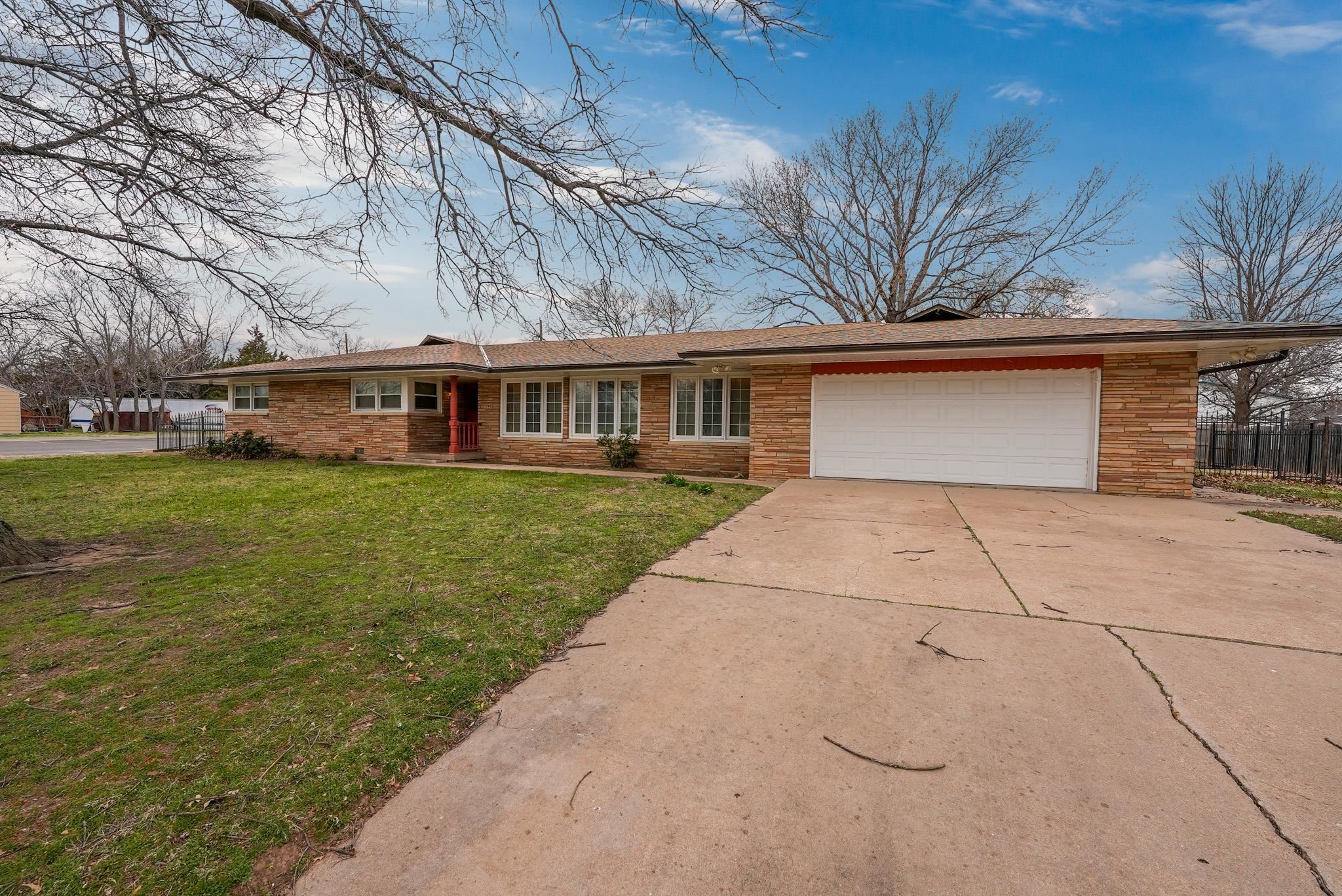 1740 W 3rd Ave, El Dorado, Kansas image 1
