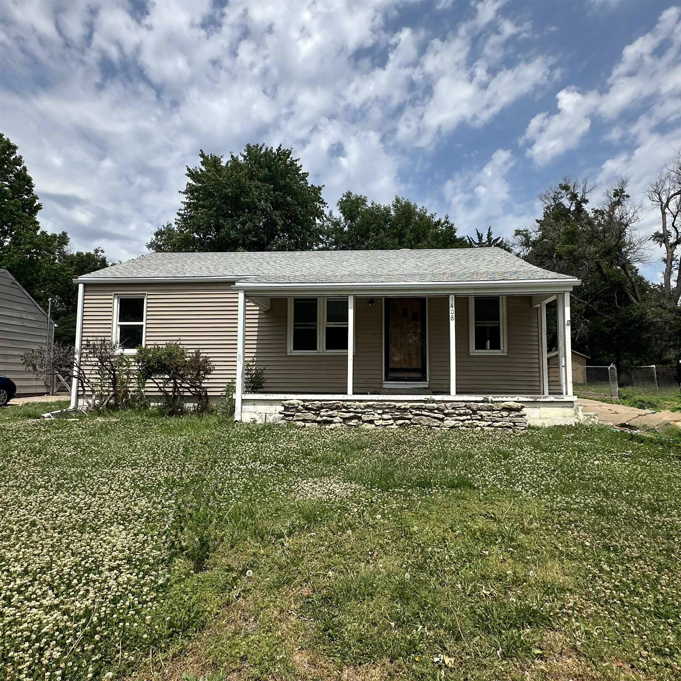 1408 W Cave Springs Ave, El Dorado, Kansas image 1