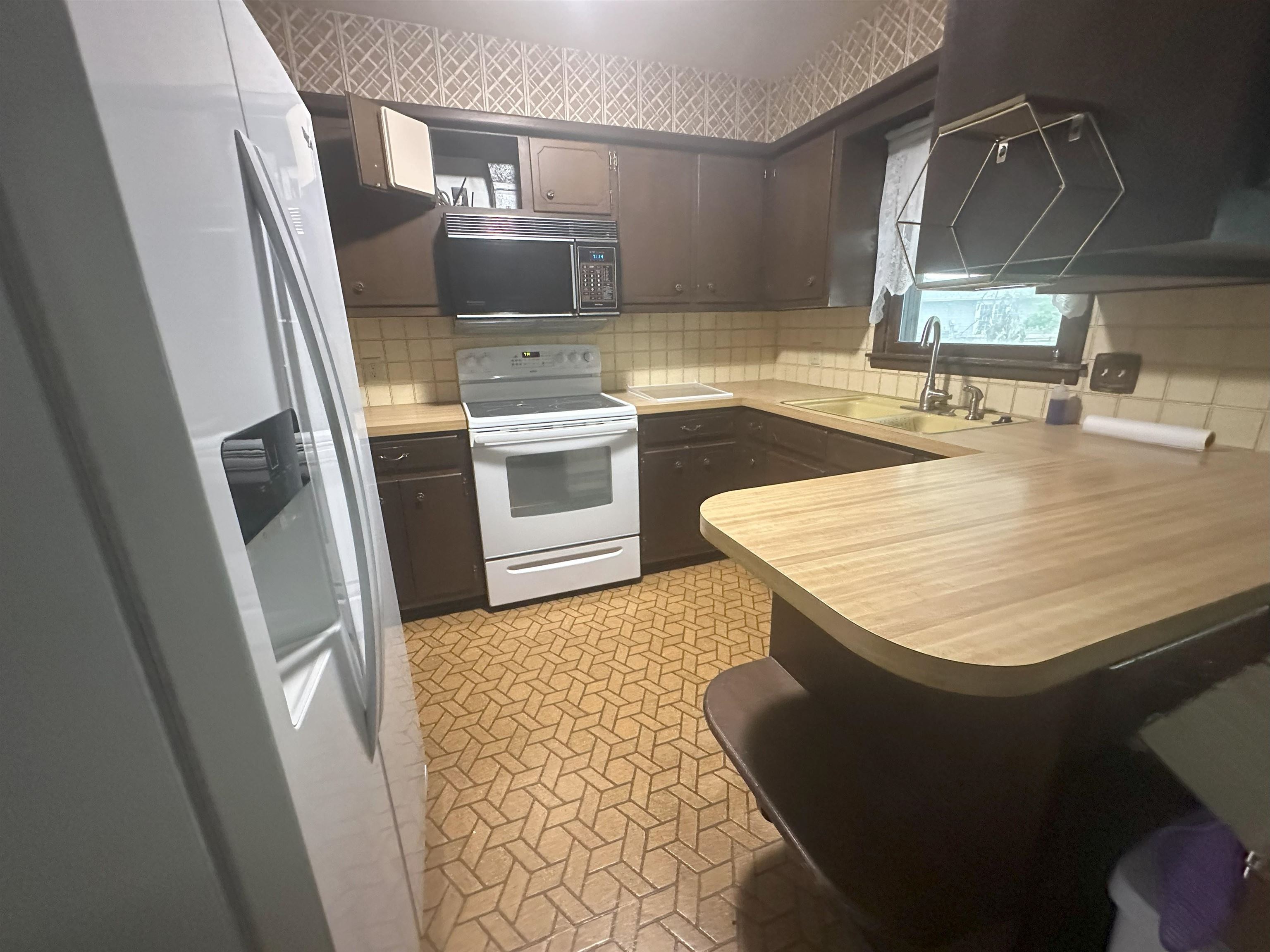 2362 Montclair Dr, Salina, Kansas image 4