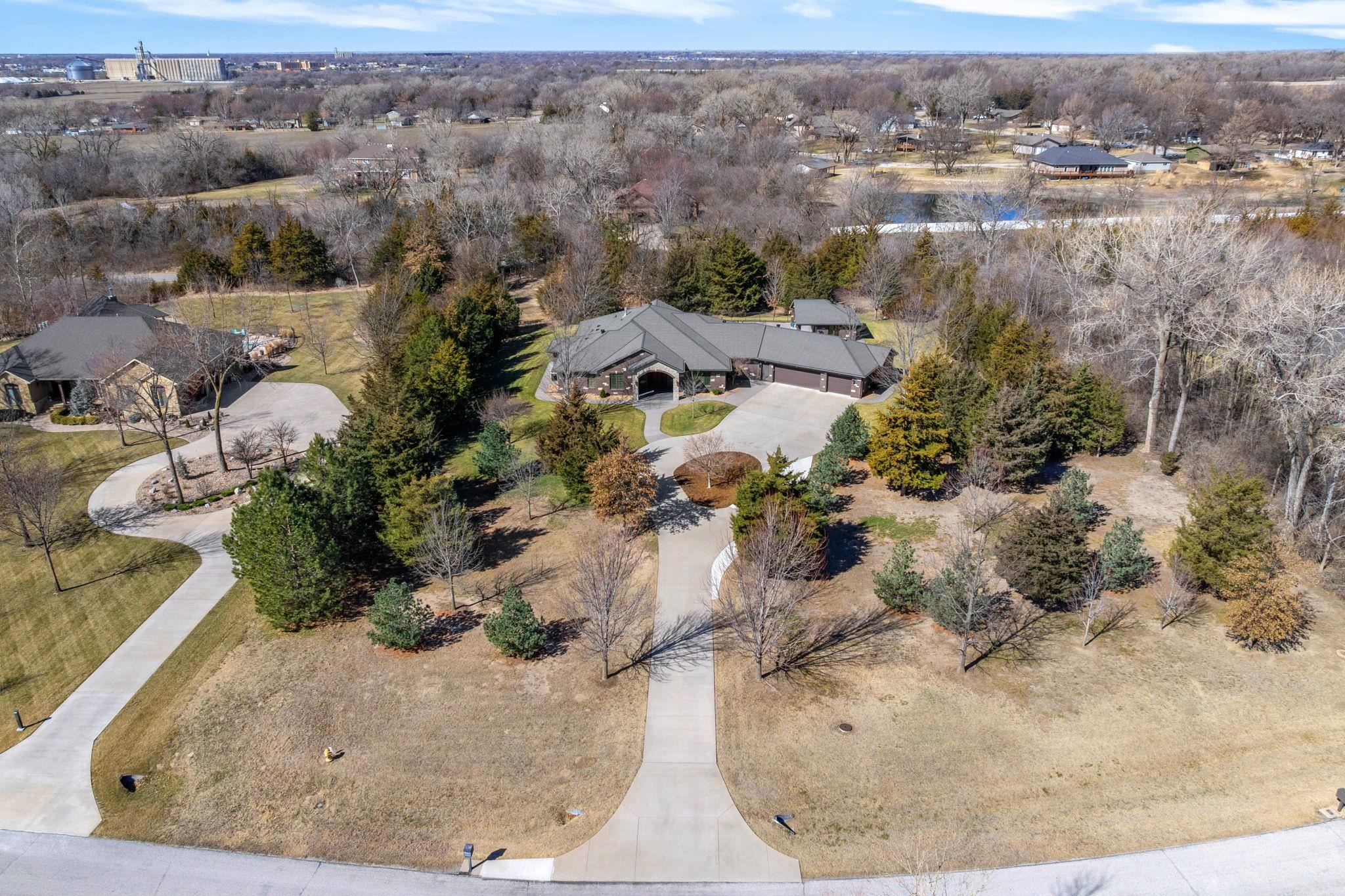 2601 Hawthorne Ln, Hutchinson, Kansas image 2