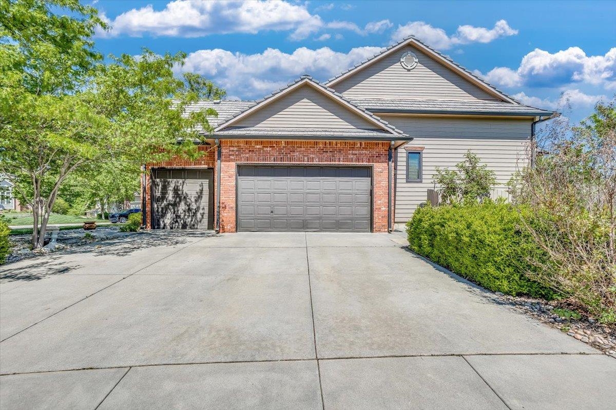 Derby, Kansas 67037, United States, 4 Bedrooms Bedrooms, ,4 BathroomsBathrooms,Residential,Pending,59174