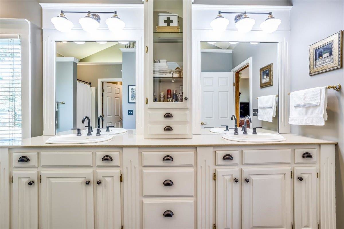 Derby, Kansas 67037, United States, 4 Bedrooms Bedrooms, ,4 BathroomsBathrooms,Residential,Pending,59174