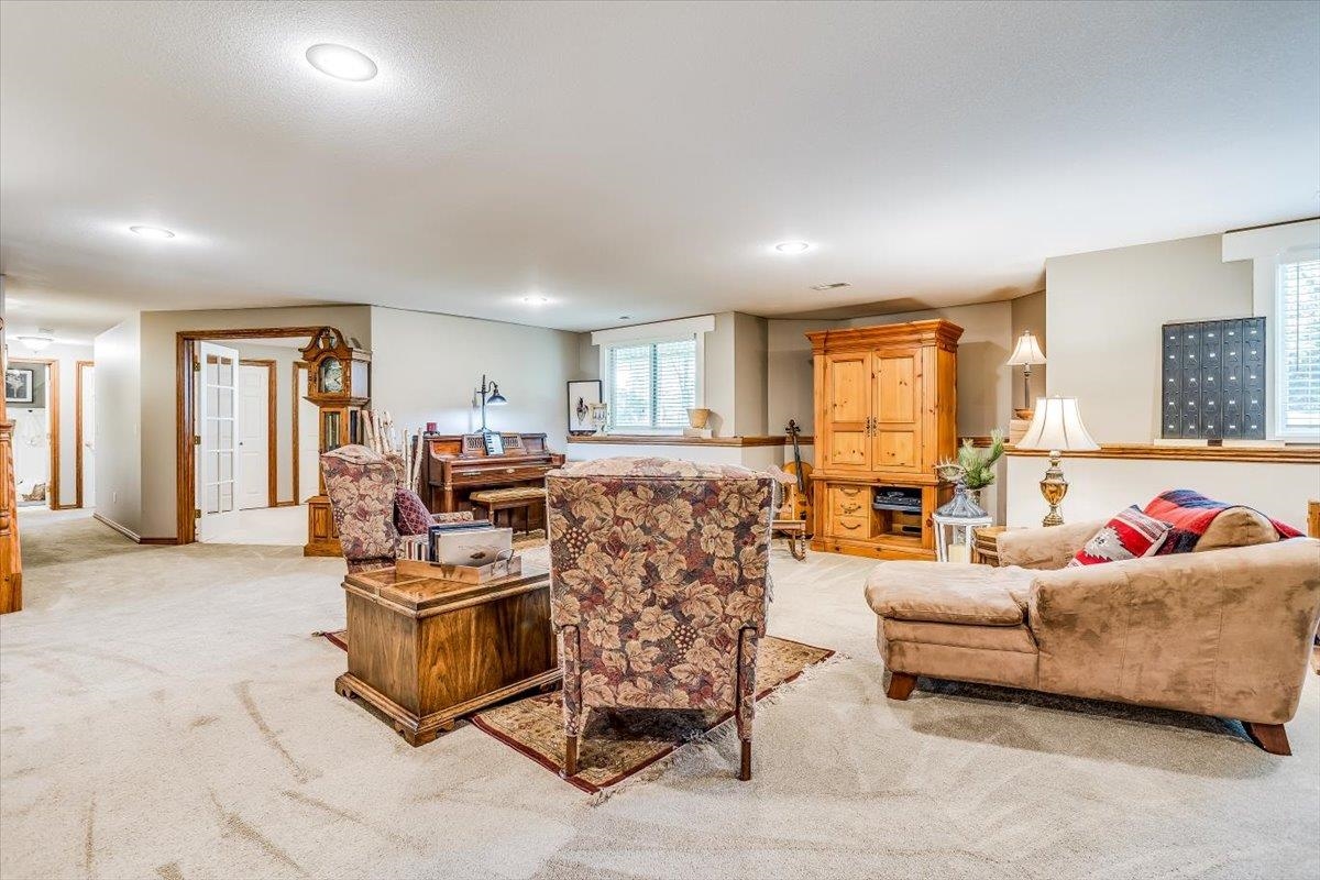 Derby, Kansas 67037, United States, 4 Bedrooms Bedrooms, ,4 BathroomsBathrooms,Residential,Pending,59174