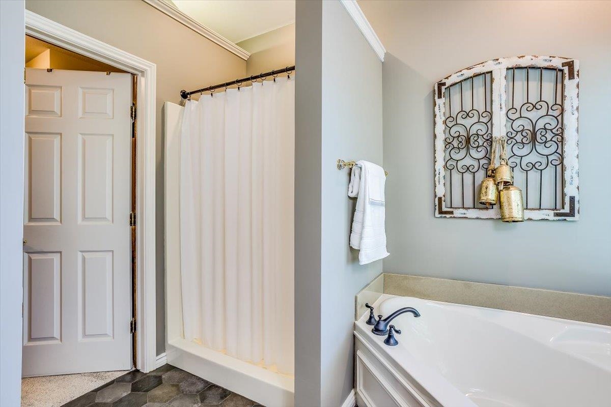 Derby, Kansas 67037, United States, 4 Bedrooms Bedrooms, ,4 BathroomsBathrooms,Residential,Pending,59174