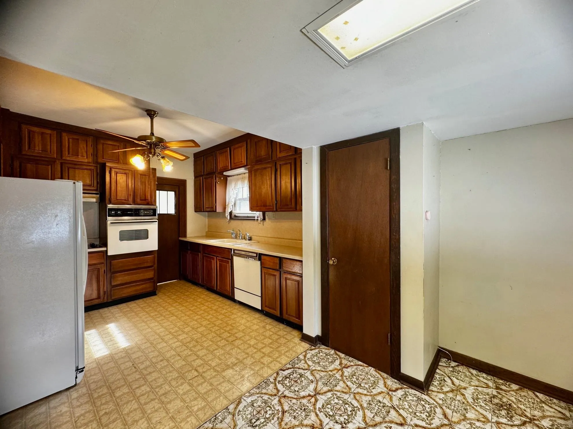 Wellington, Kansas 67152, United States, 3 Bedrooms Bedrooms, ,2 BathroomsBathrooms,Residential,Active,246640