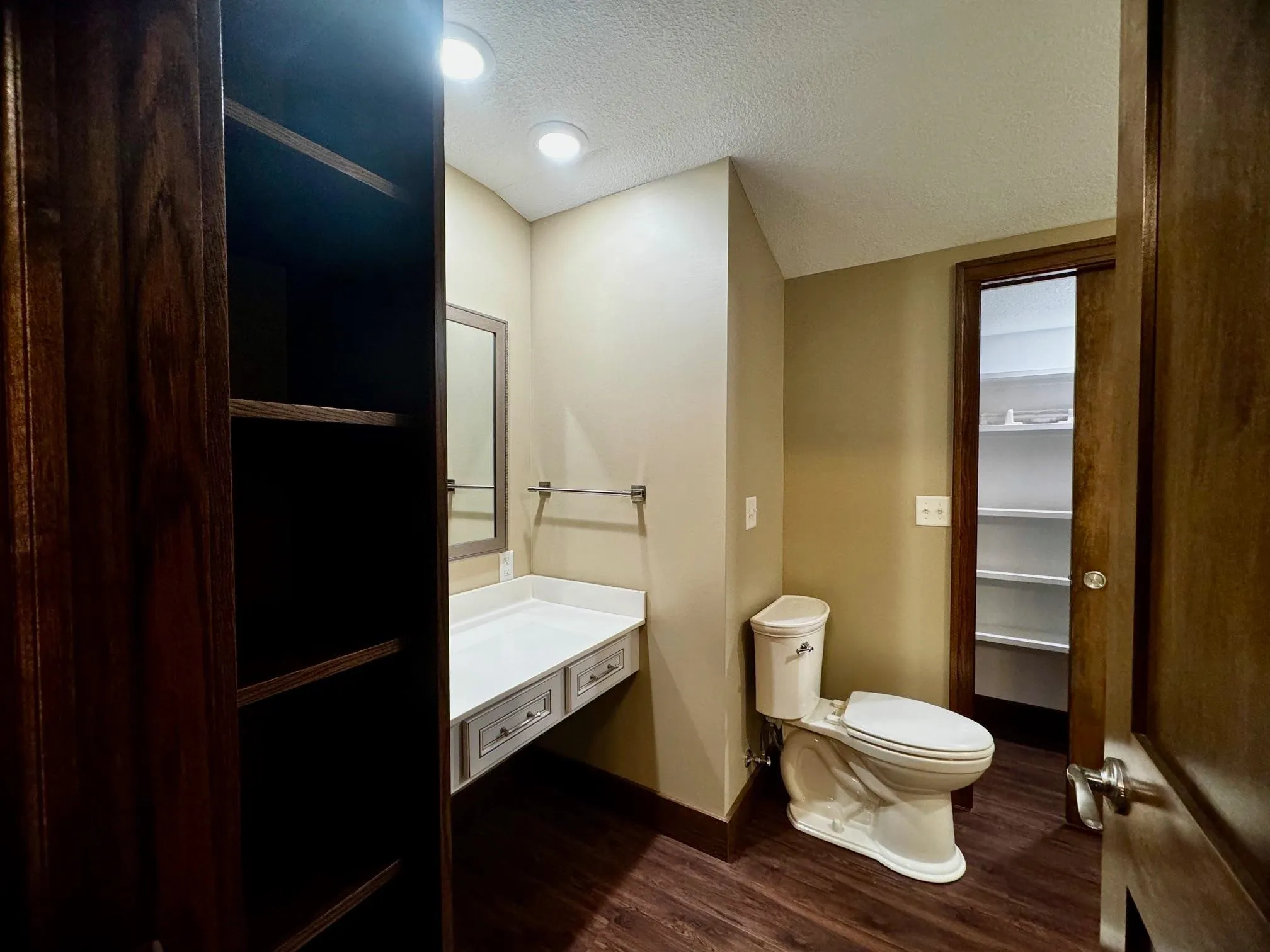 Wellington, Kansas 67152, United States, 3 Bedrooms Bedrooms, ,2 BathroomsBathrooms,Residential,Active,246640