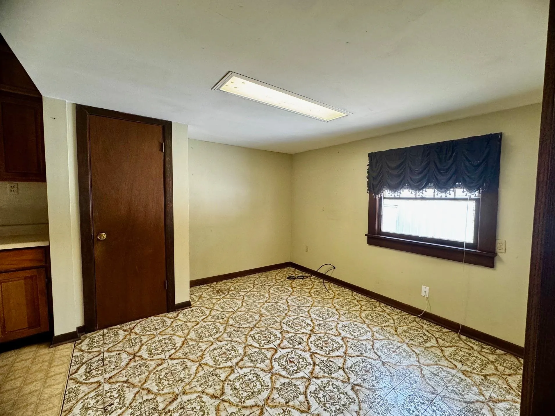 Wellington, Kansas 67152, United States, 3 Bedrooms Bedrooms, ,2 BathroomsBathrooms,Residential,Active,246640