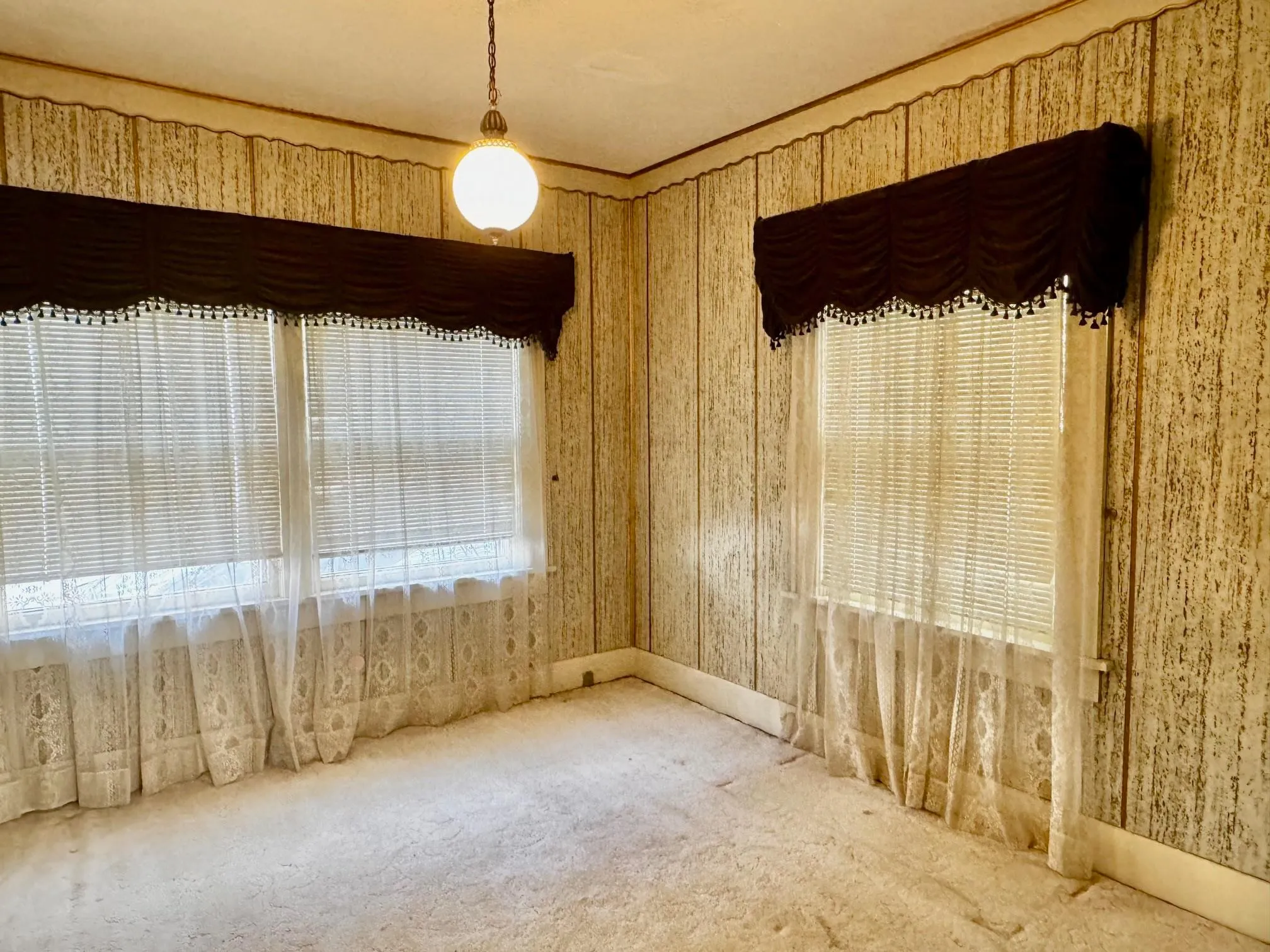 Wellington, Kansas 67152, United States, 3 Bedrooms Bedrooms, ,2 BathroomsBathrooms,Residential,Active,246640