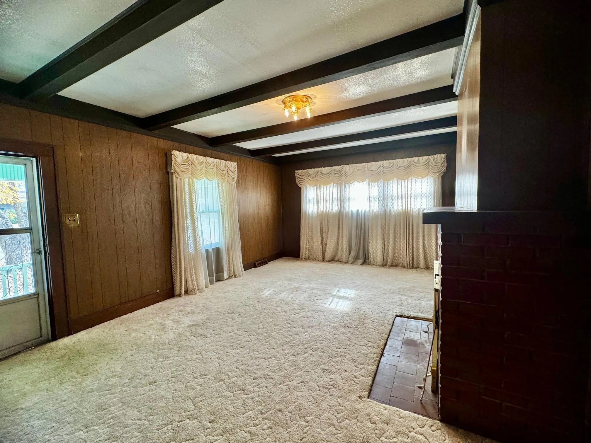 Wellington, Kansas 67152, United States, 3 Bedrooms Bedrooms, ,2 BathroomsBathrooms,Residential,Active,246640