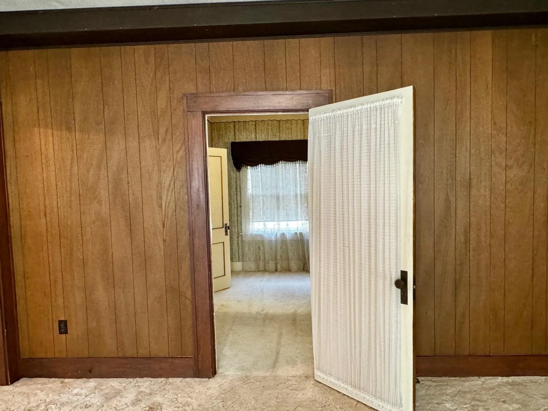 Wellington, Kansas 67152, United States, 3 Bedrooms Bedrooms, ,2 BathroomsBathrooms,Residential,Active,246640